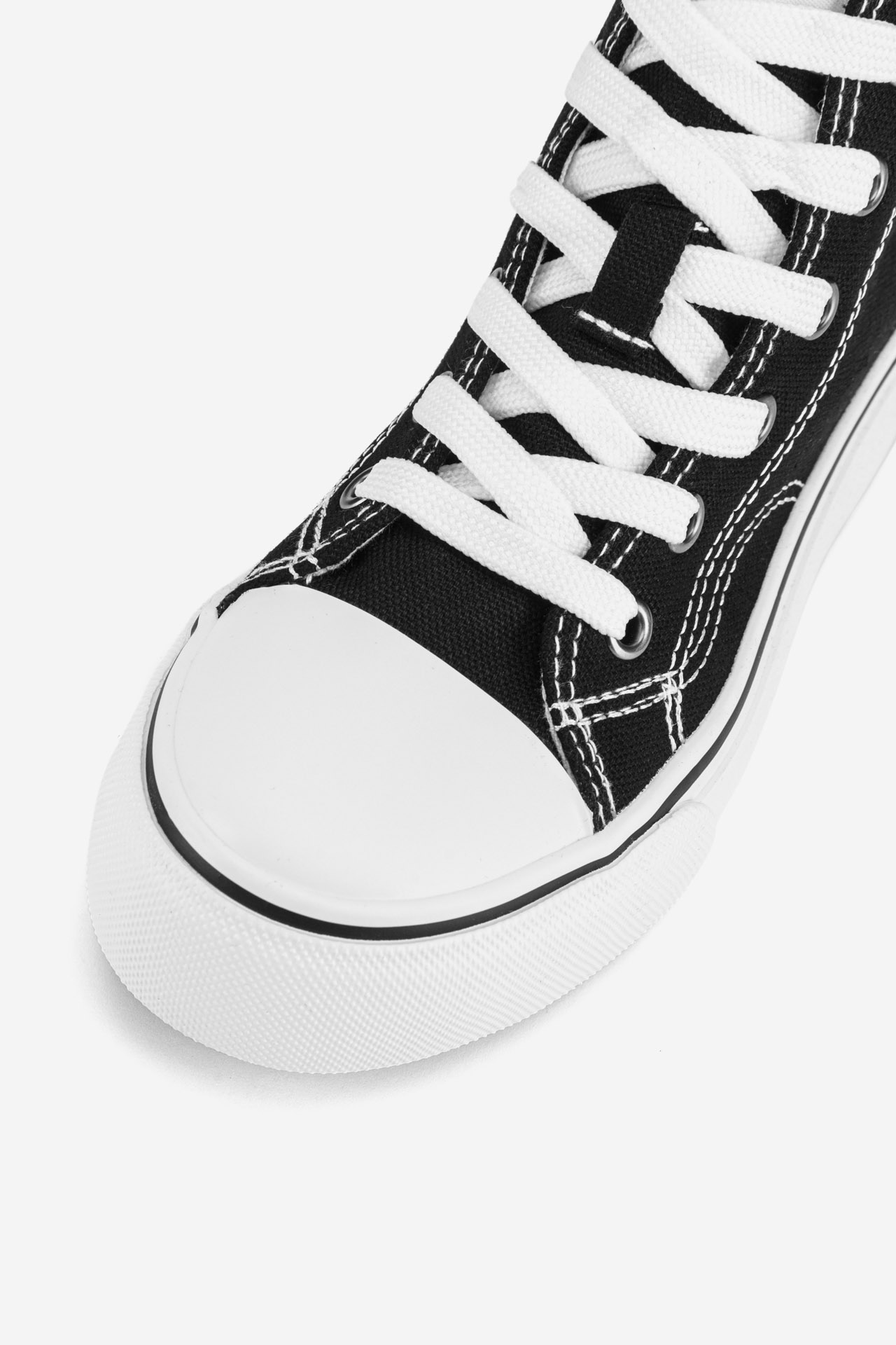 Platnene superge Črna