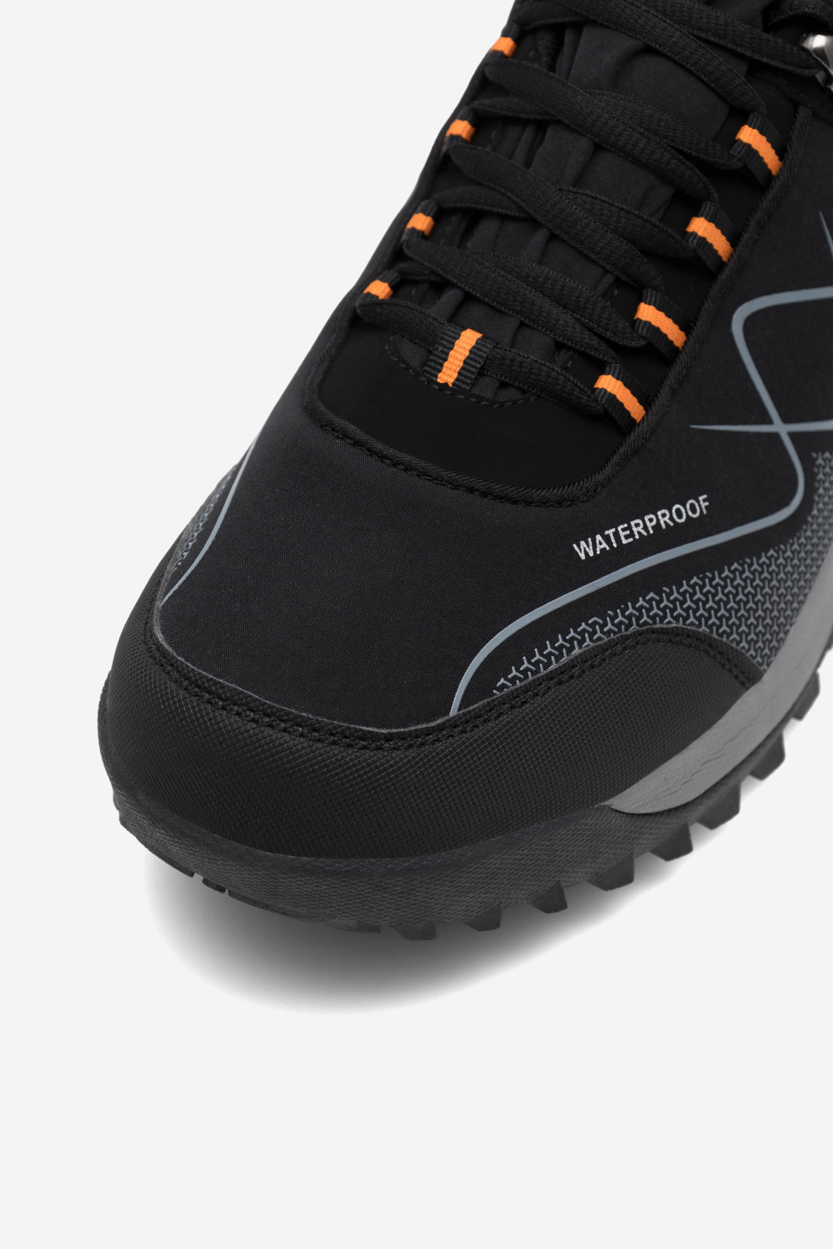 Trekking čevlji Črna