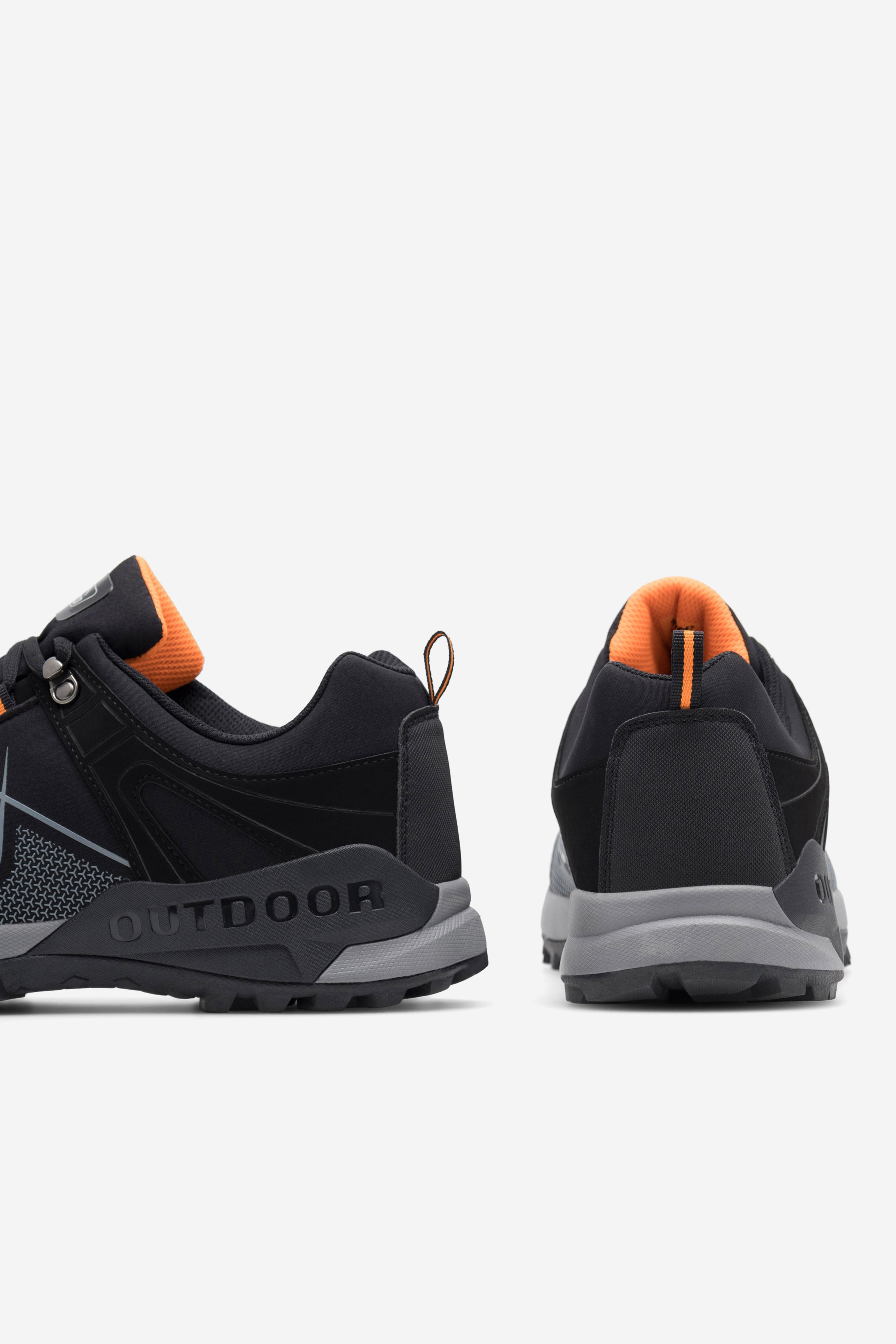 Trekking čevlji Črna