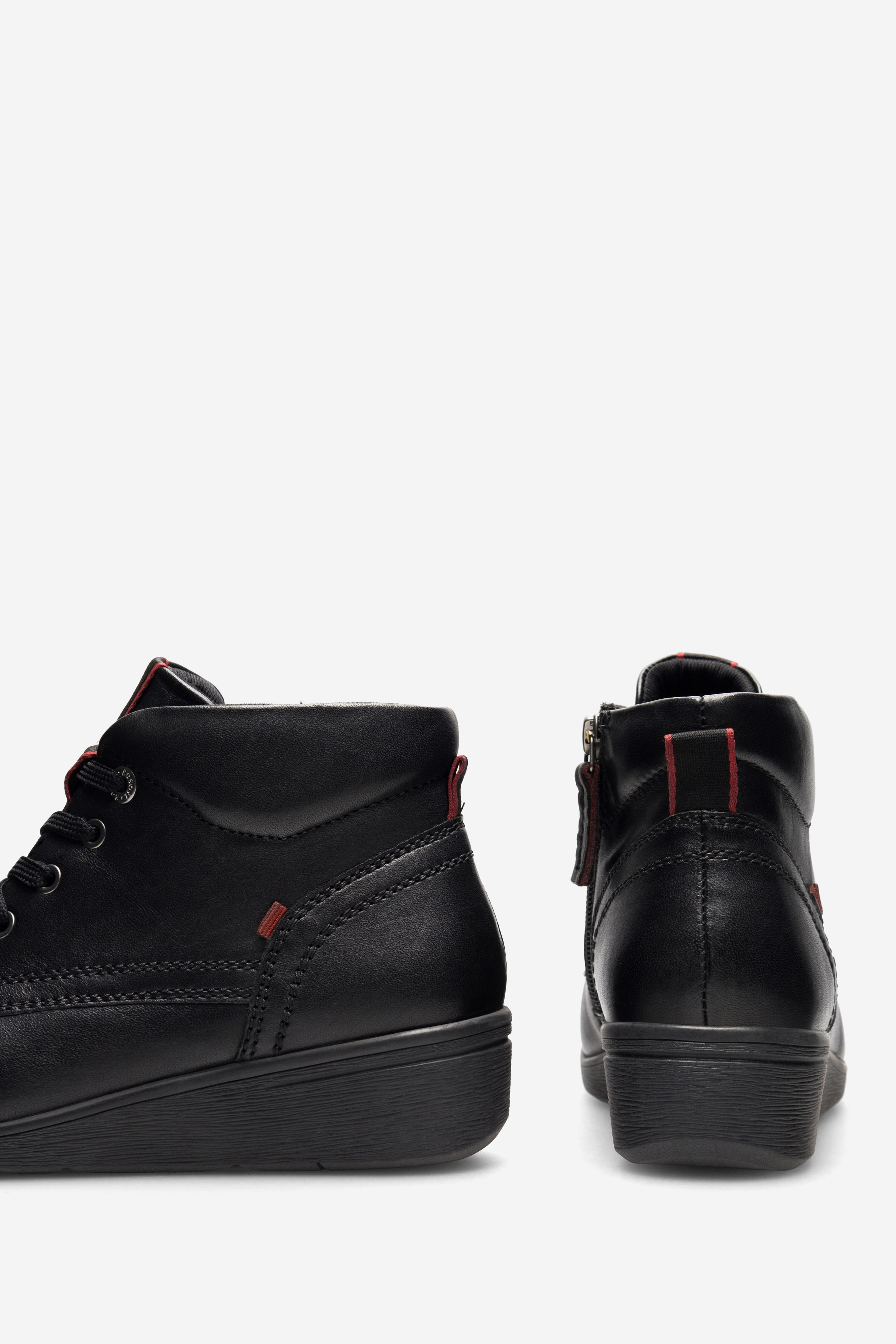 Šněrovací vyšší obuv ČERNÁ