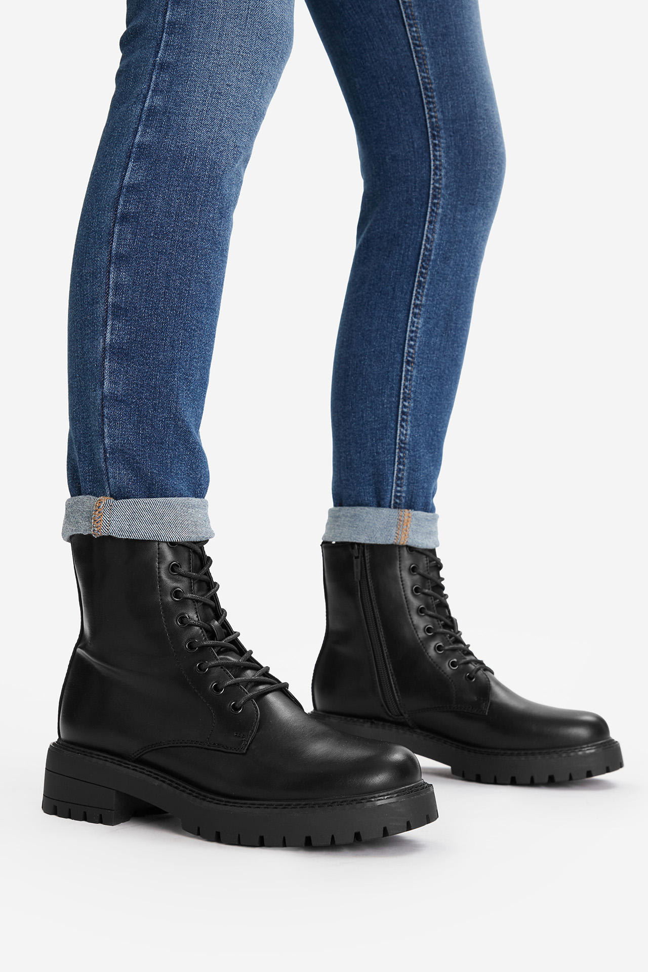 Šněrovací vyšší obuv ČERNÁ