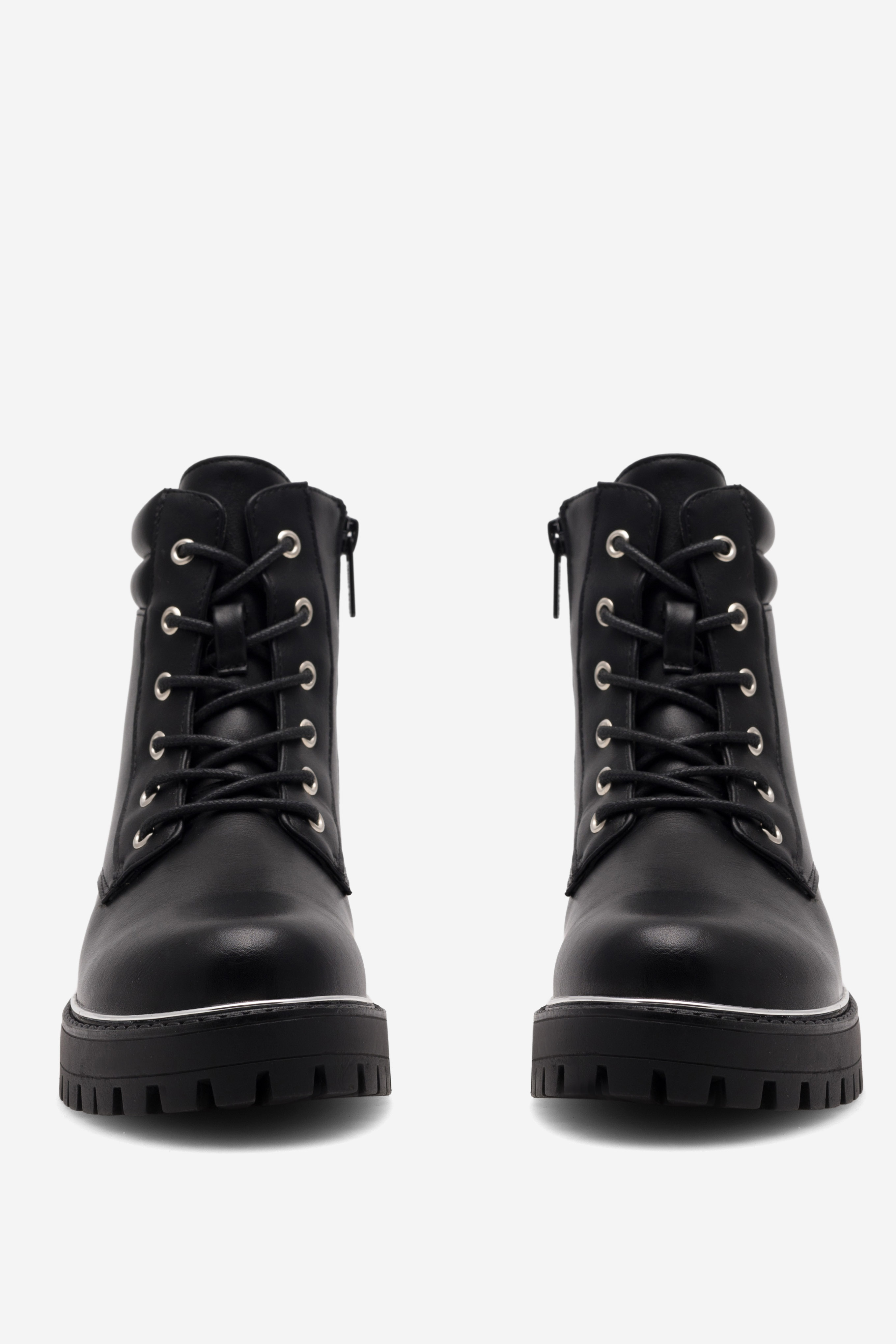 Šněrovací vyšší obuv ČERNÁ