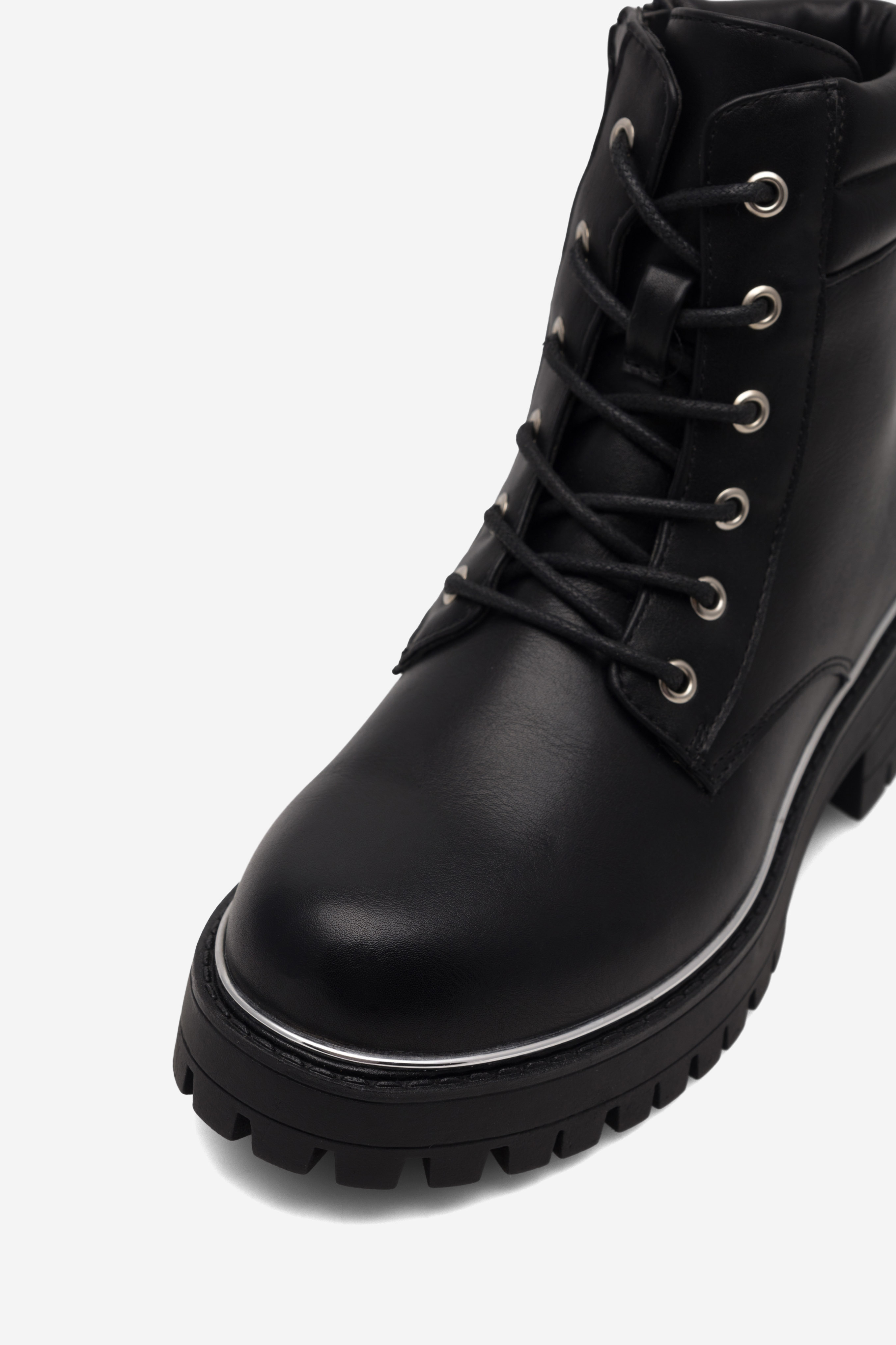 Šněrovací vyšší obuv ČERNÁ