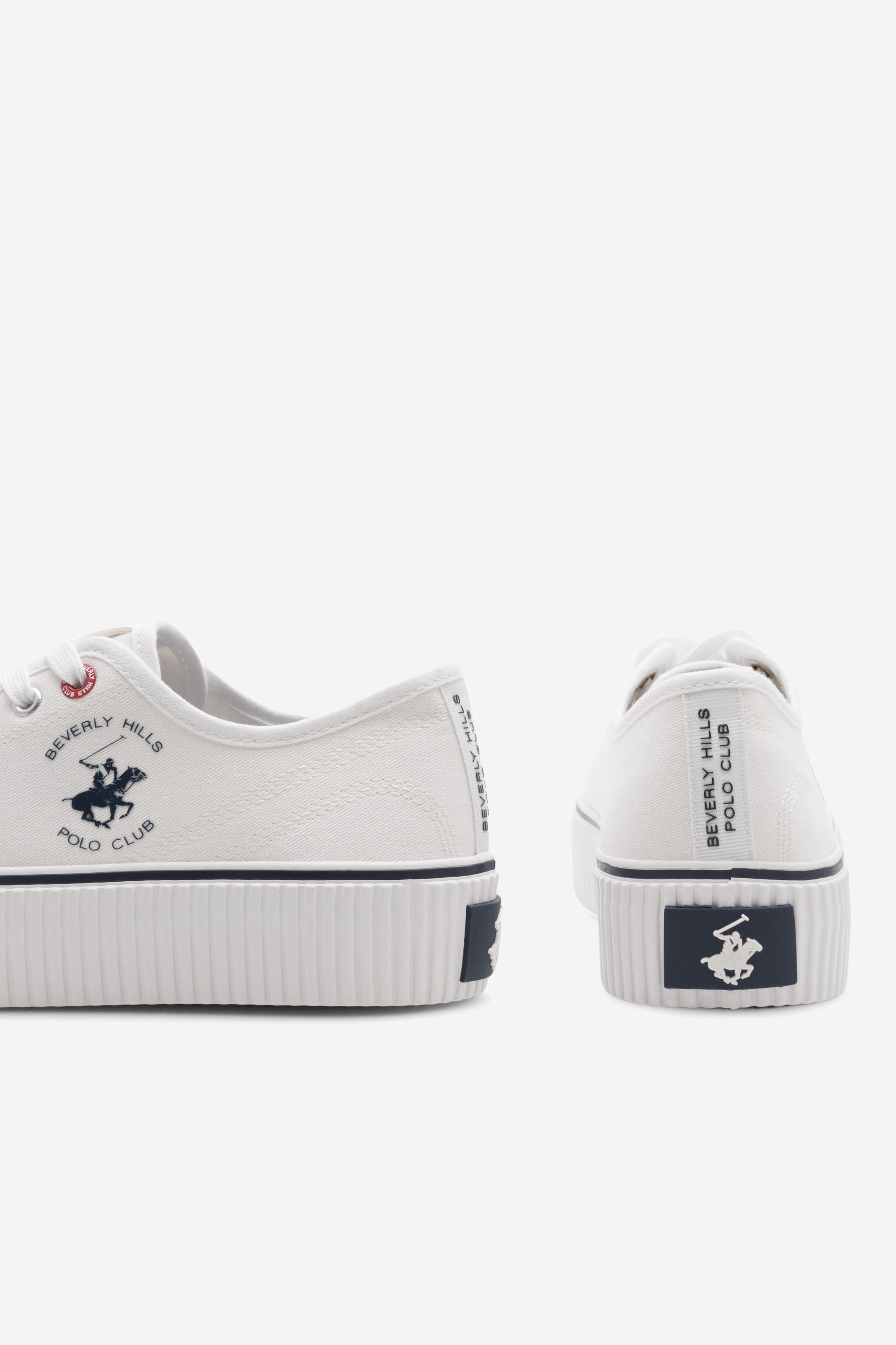 Platnene superge Bela