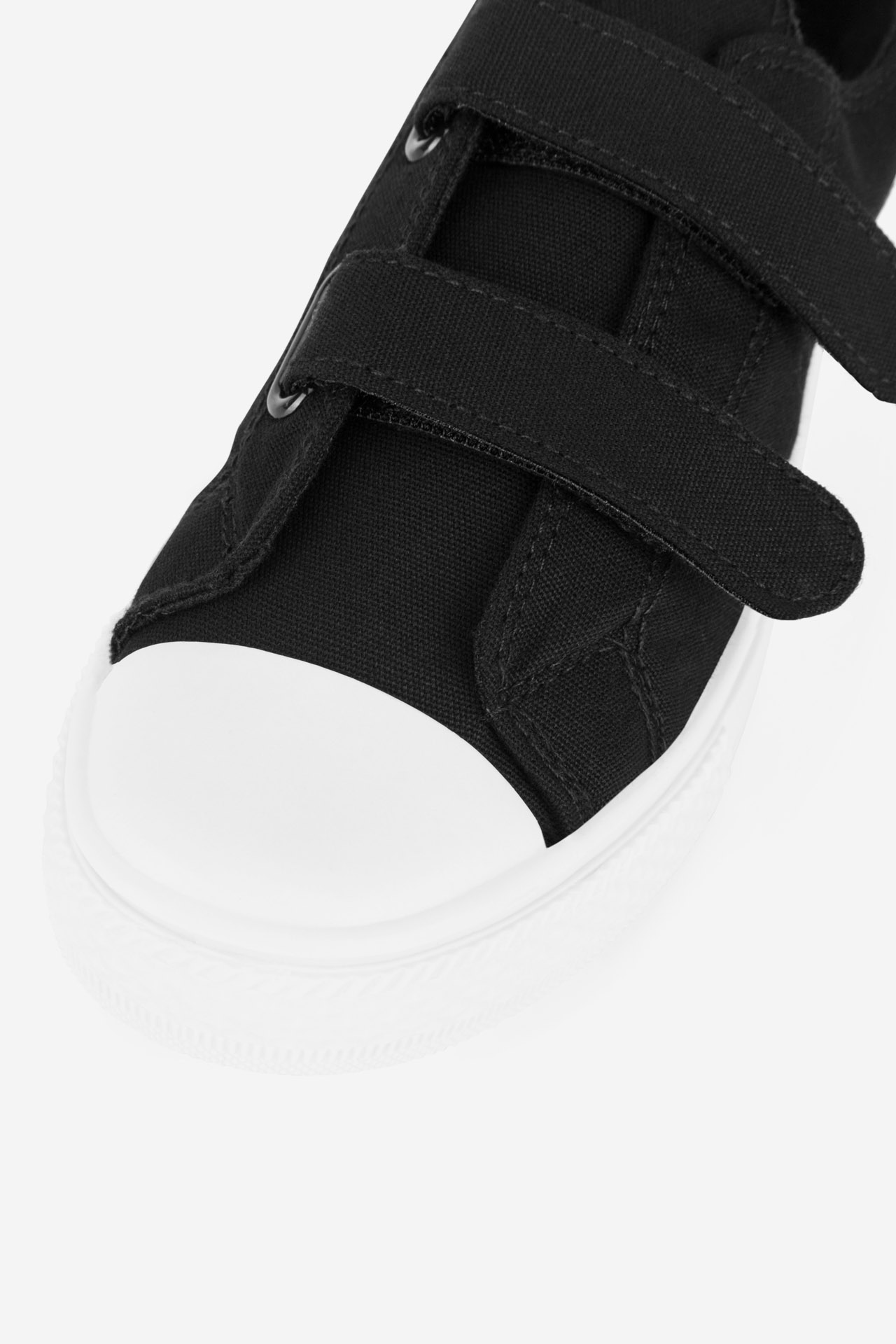 Platnene superge Črna