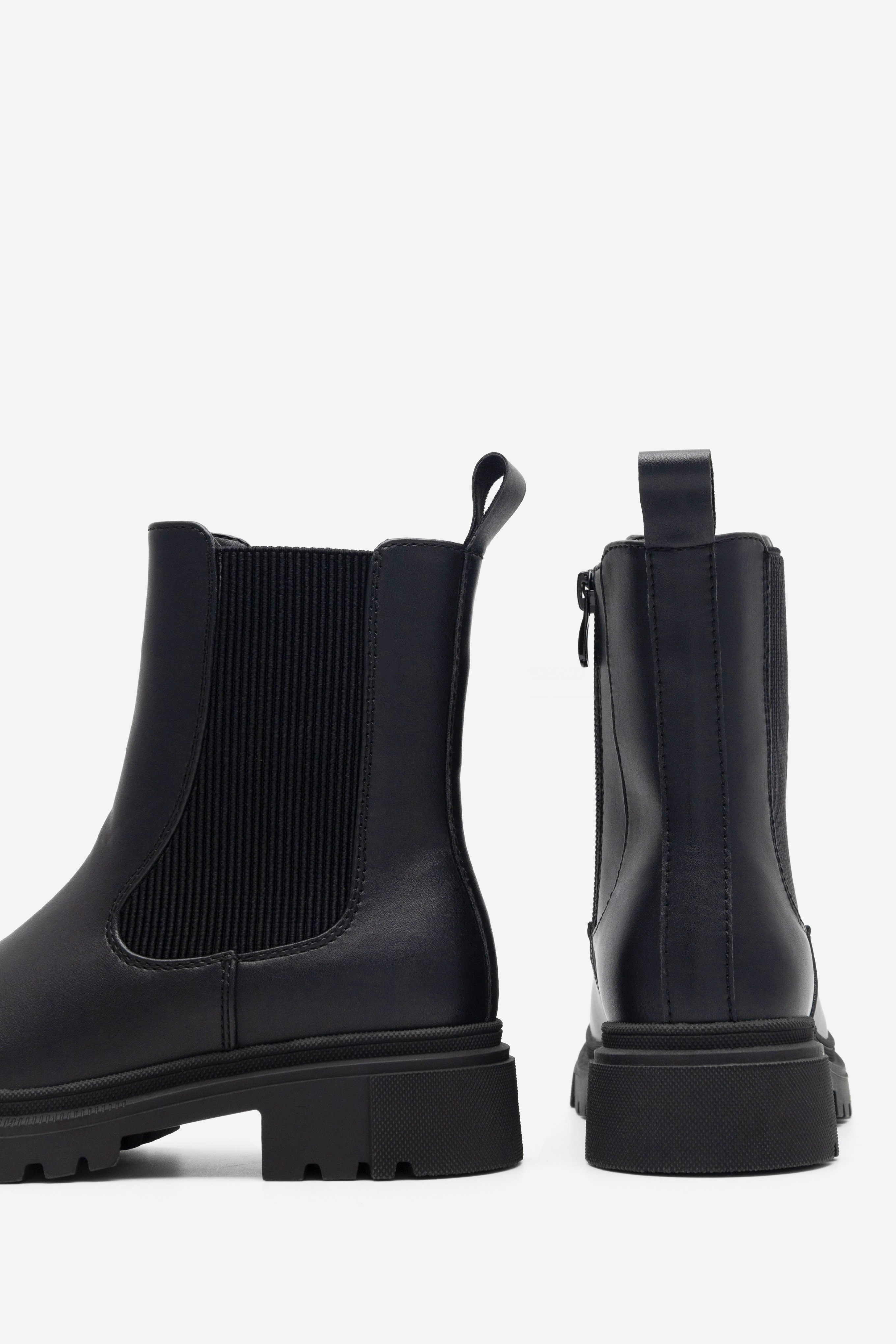 Gležnjarji chelsea Črna