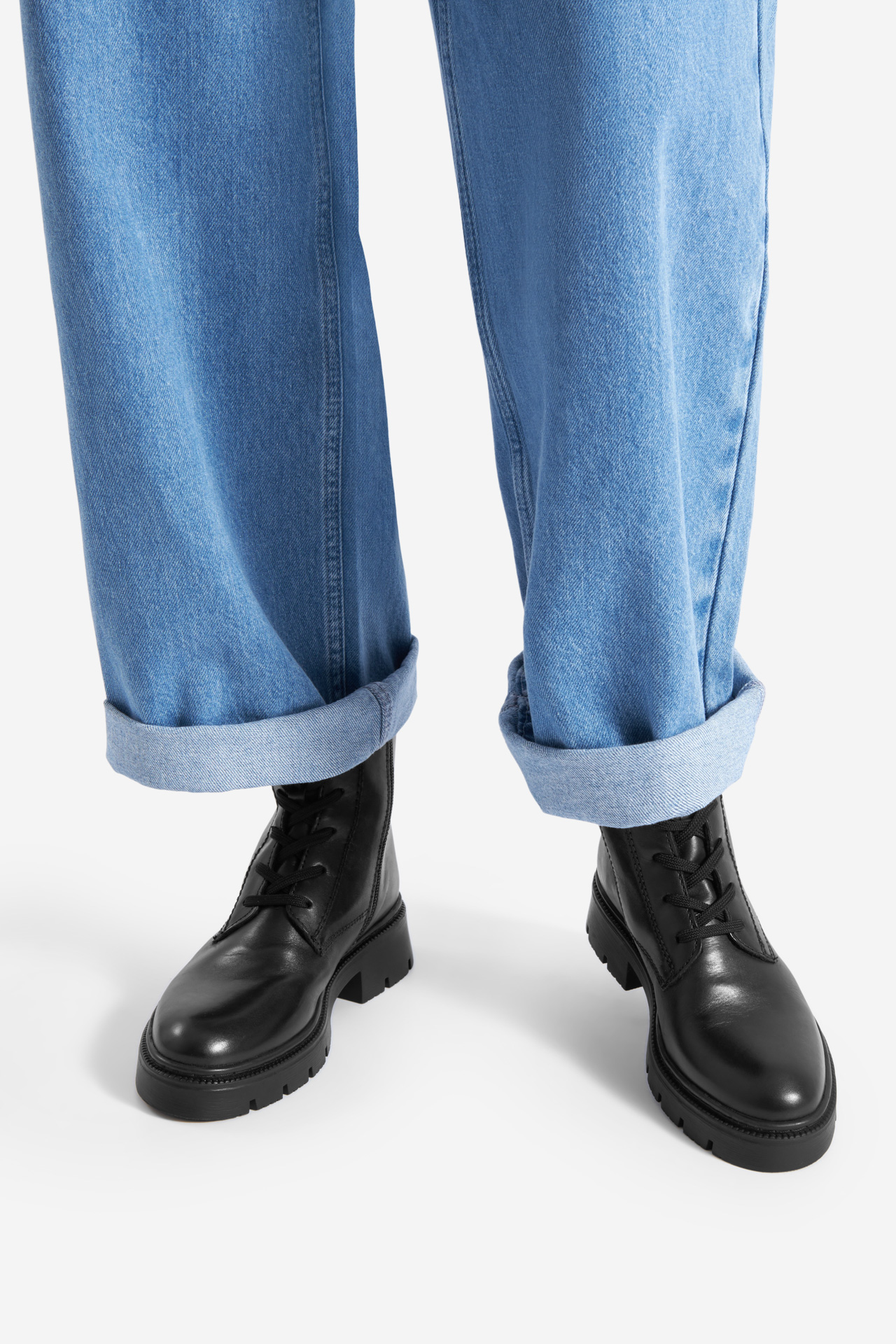 Šněrovací vyšší obuv ČERNÁ