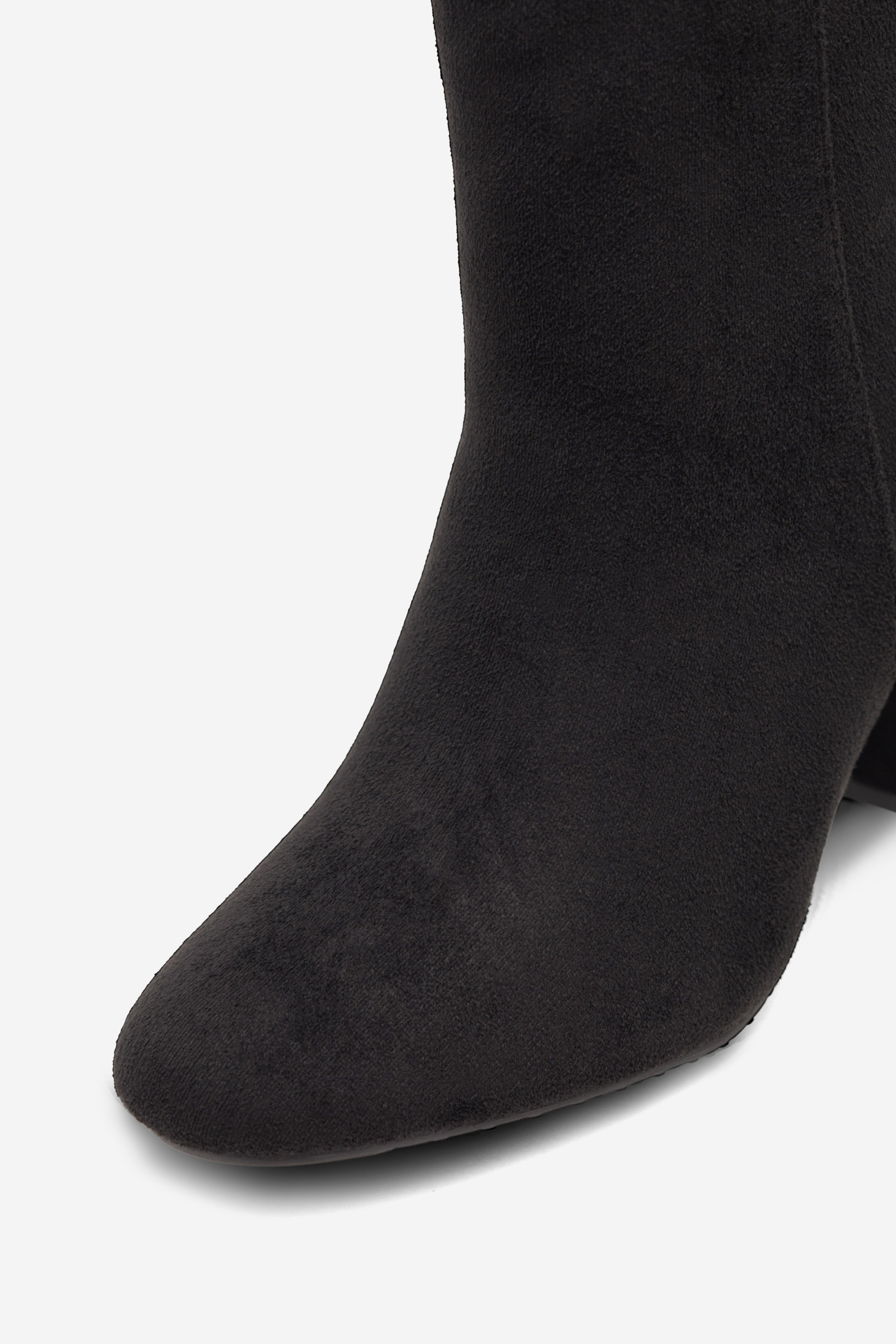 Kotníková obuv ČERNÁ