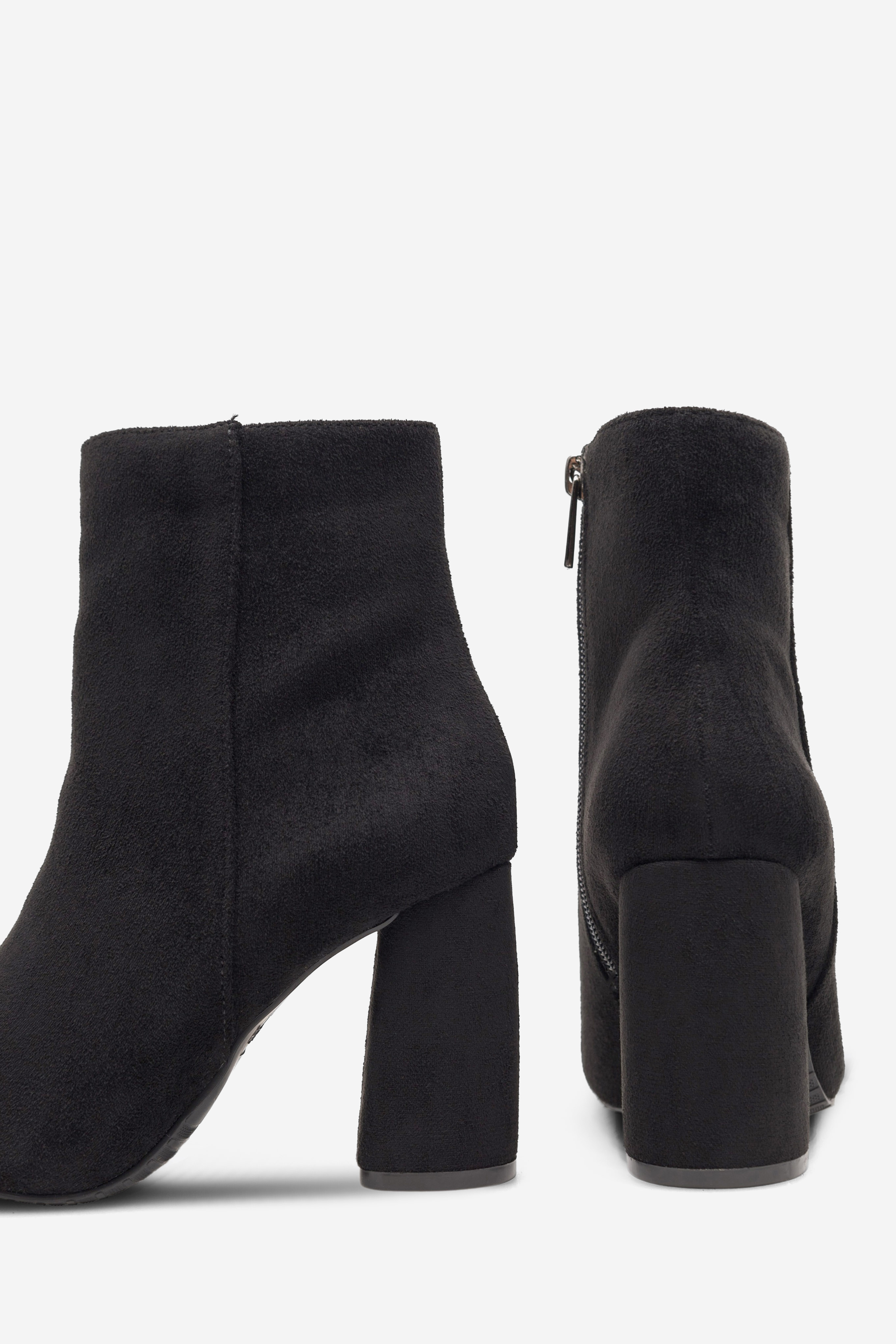 Kotníková obuv ČERNÁ