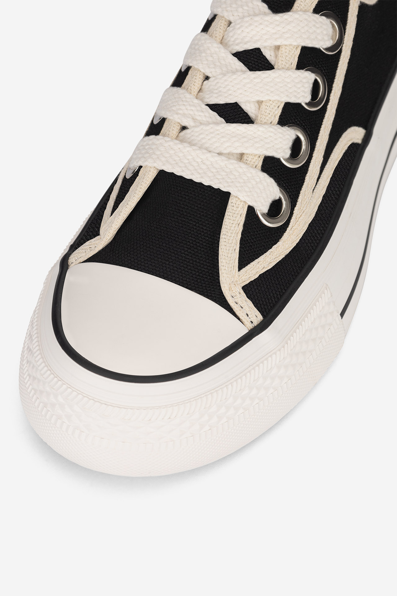 Platnene superge Črna