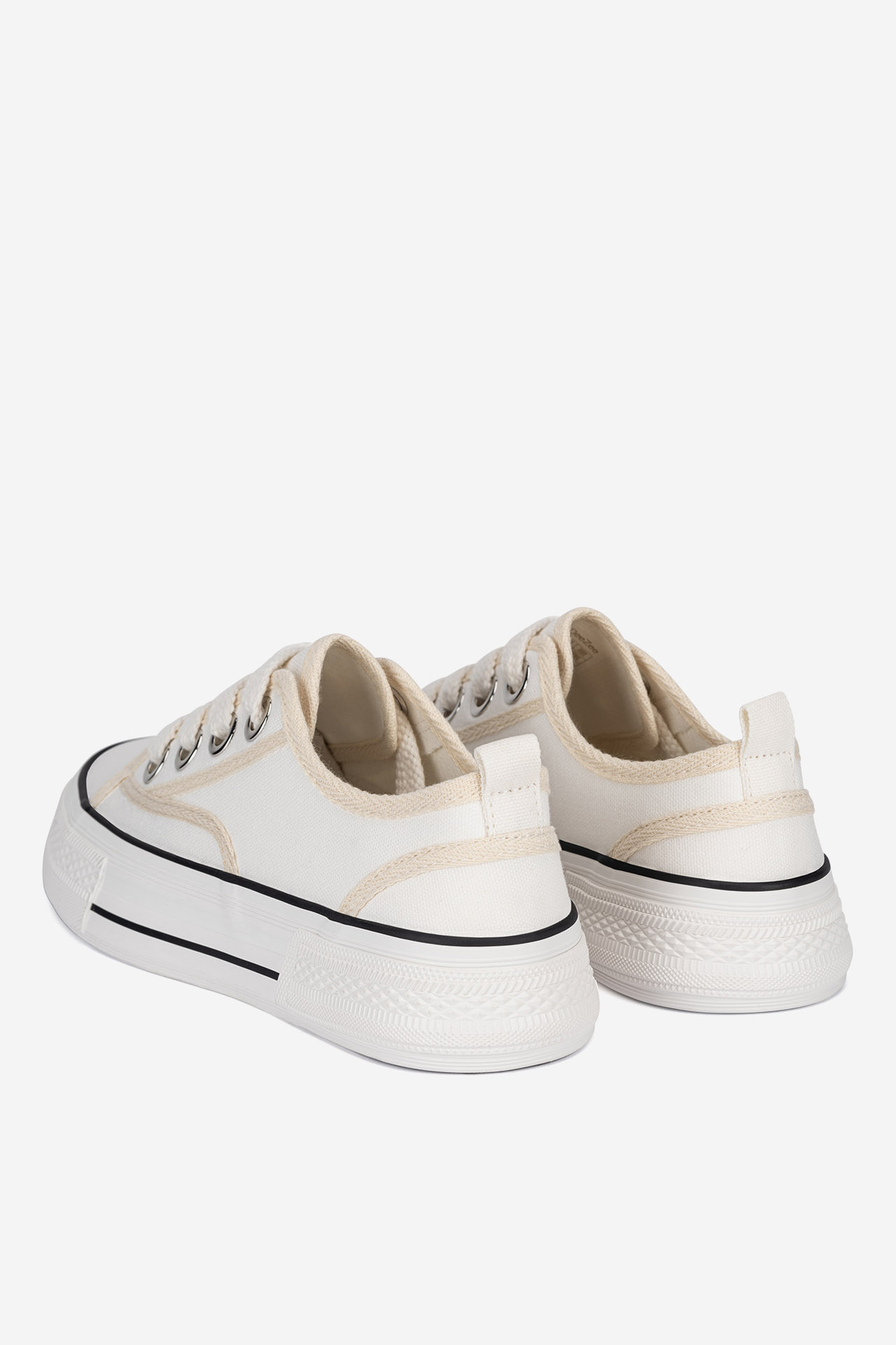 Platnene superge Bela