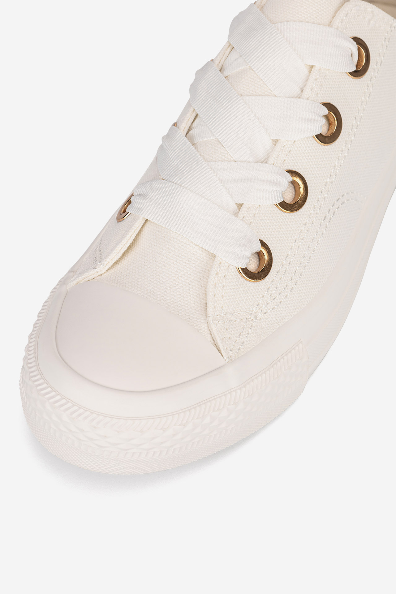 Platnene superge Bela