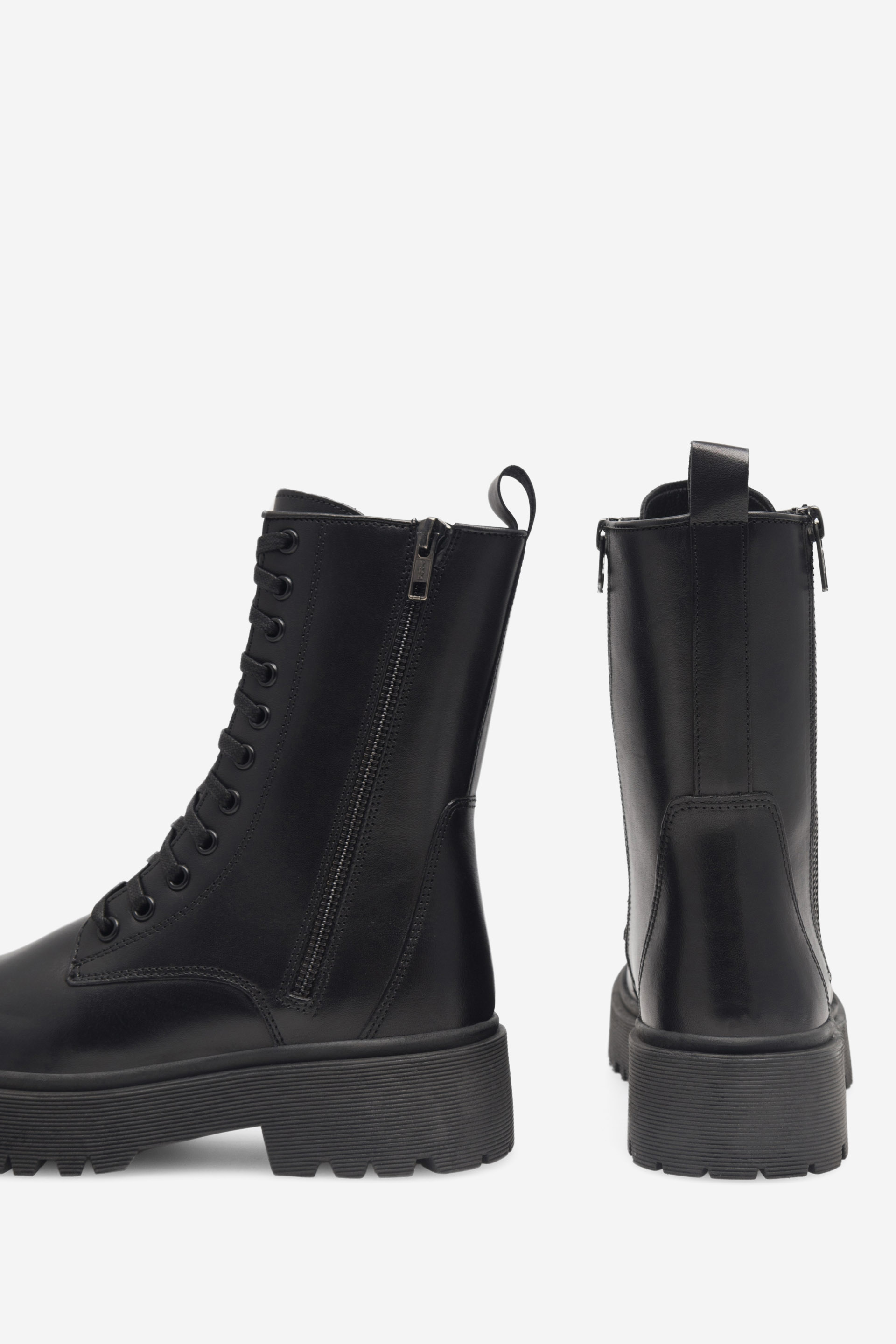 Šněrovací vyšší obuv ČERNÁ