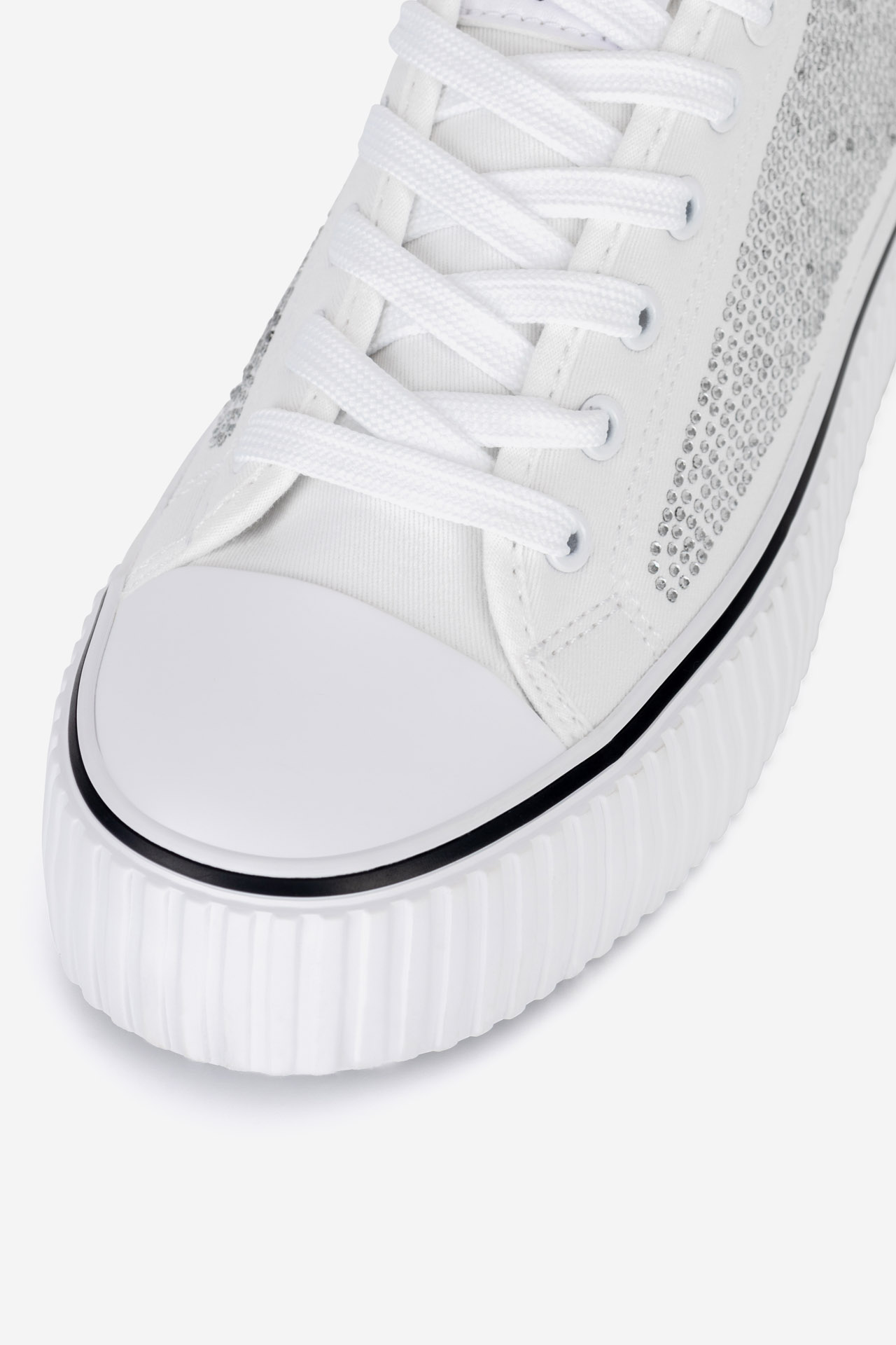 Platnene superge Bela