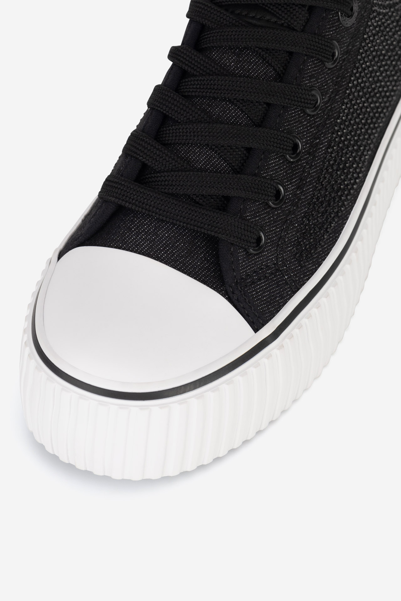 Platnene superge Bela