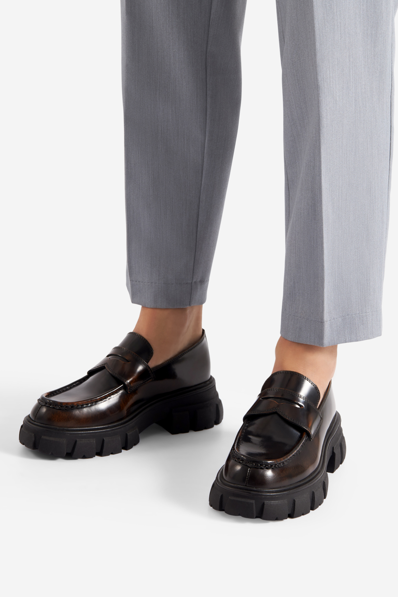 Polobotka TMAVĚ HNĚDÁ