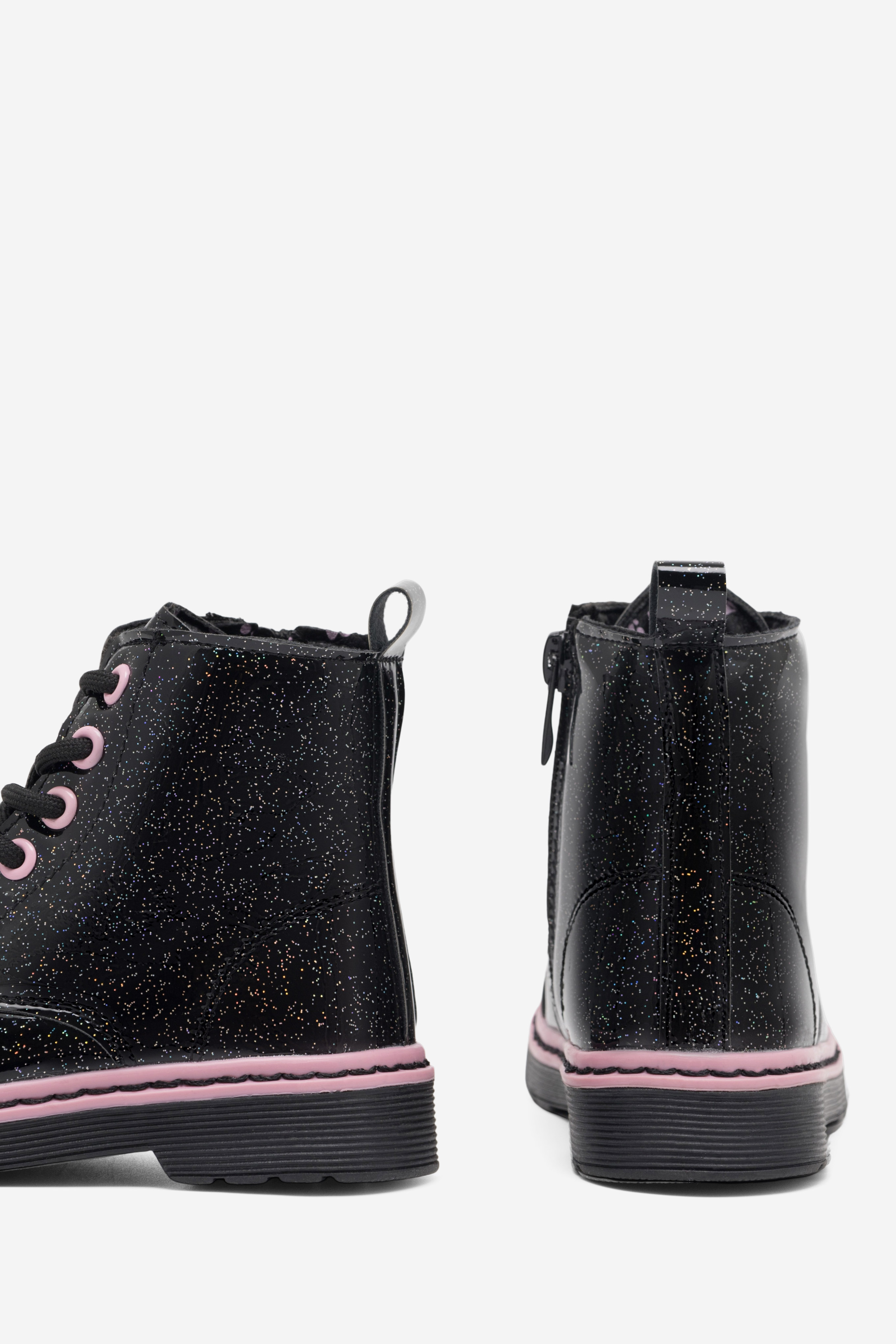 Gležnjarji z vezalkami Črna