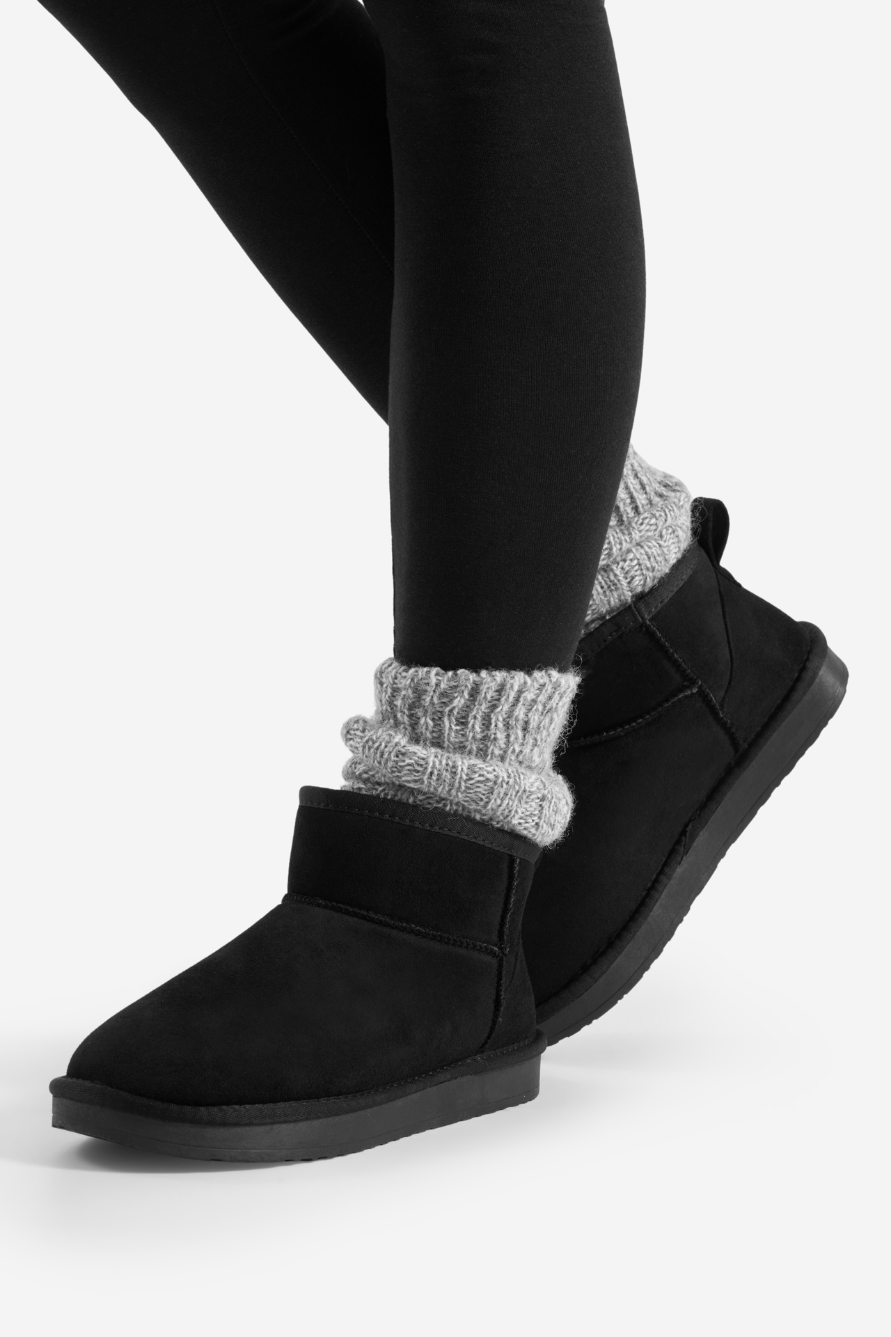 Kotníková obuv ČERNÁ