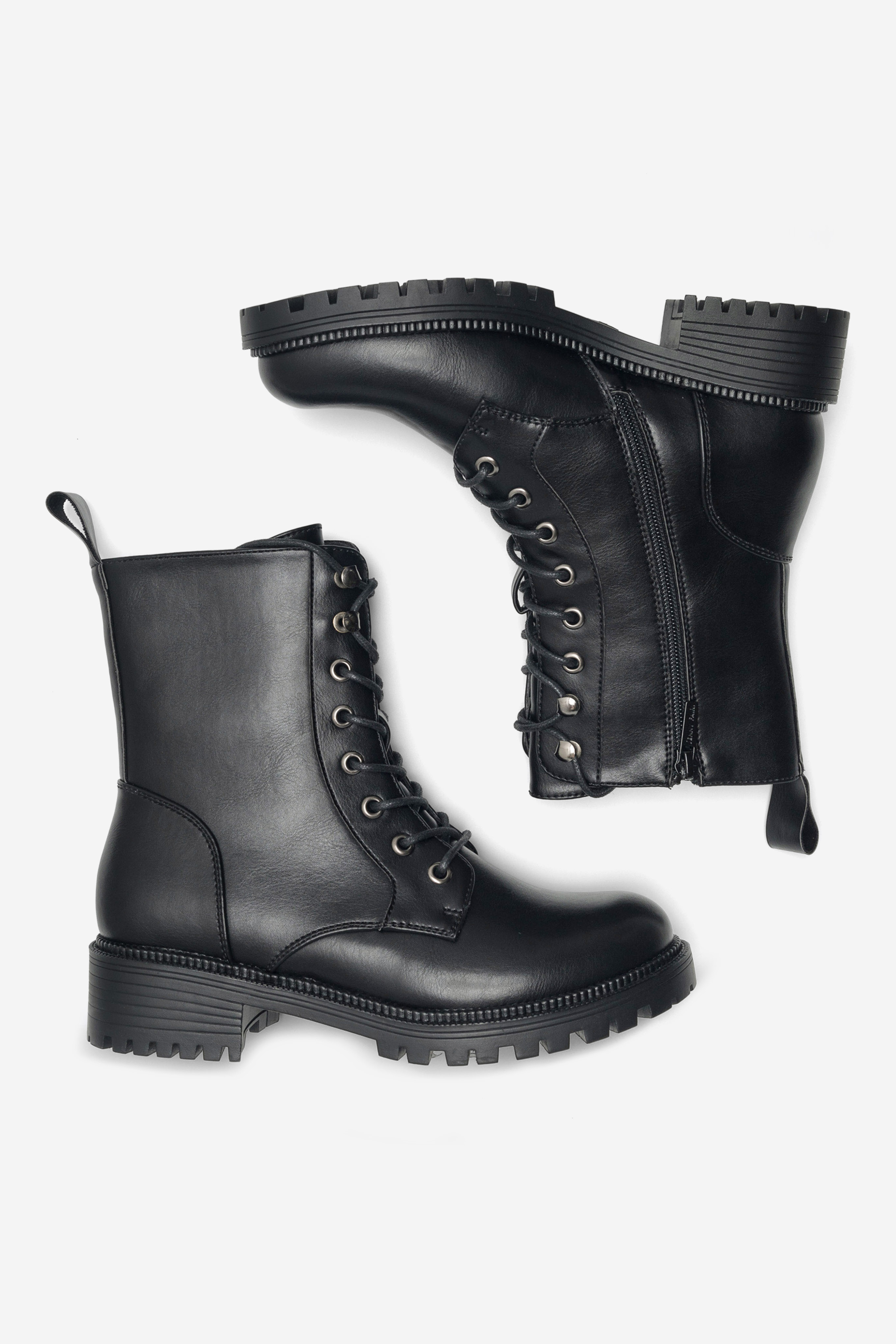 Šněrovací vyšší obuv ČERNÁ