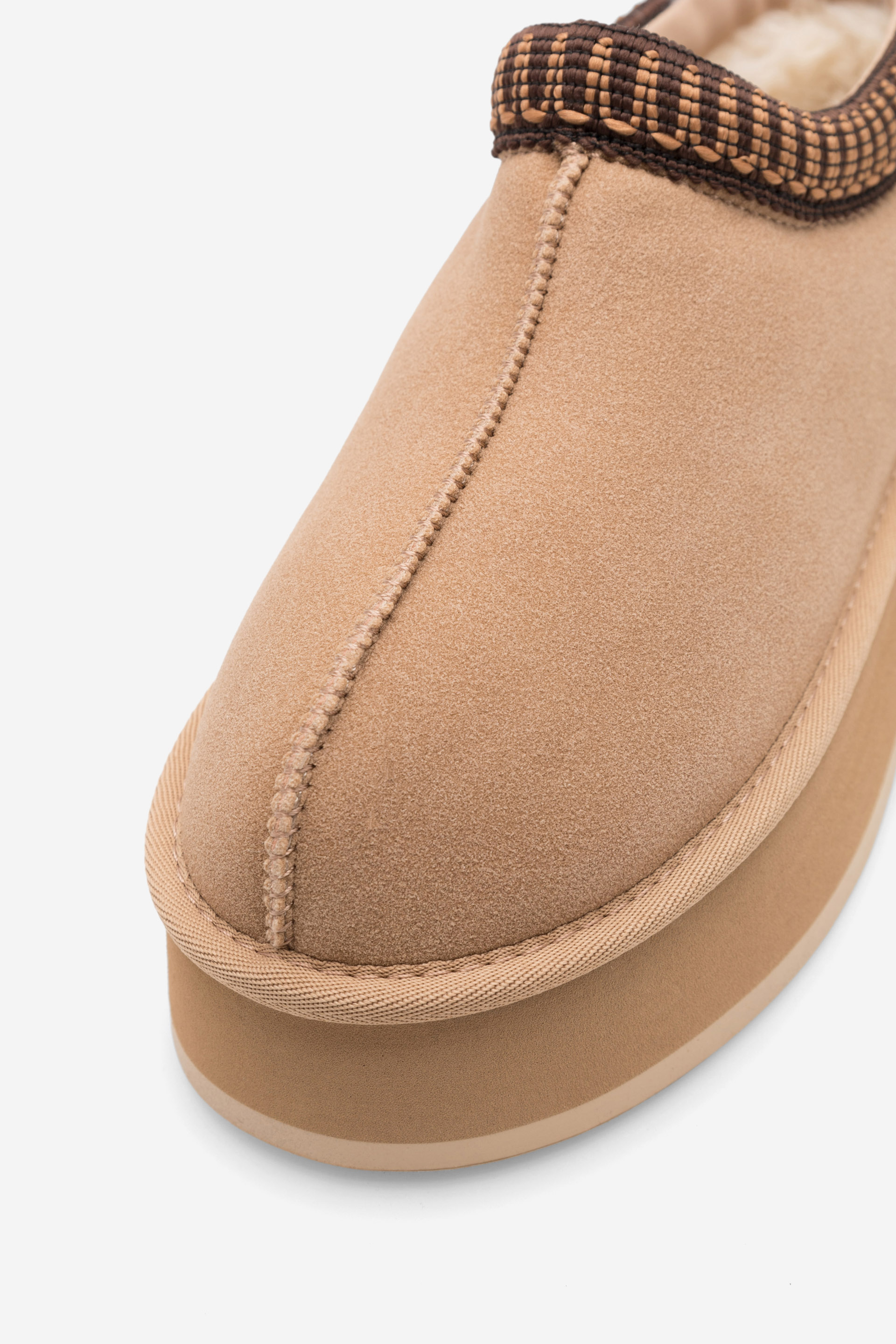 Чехли БЕЖОВ