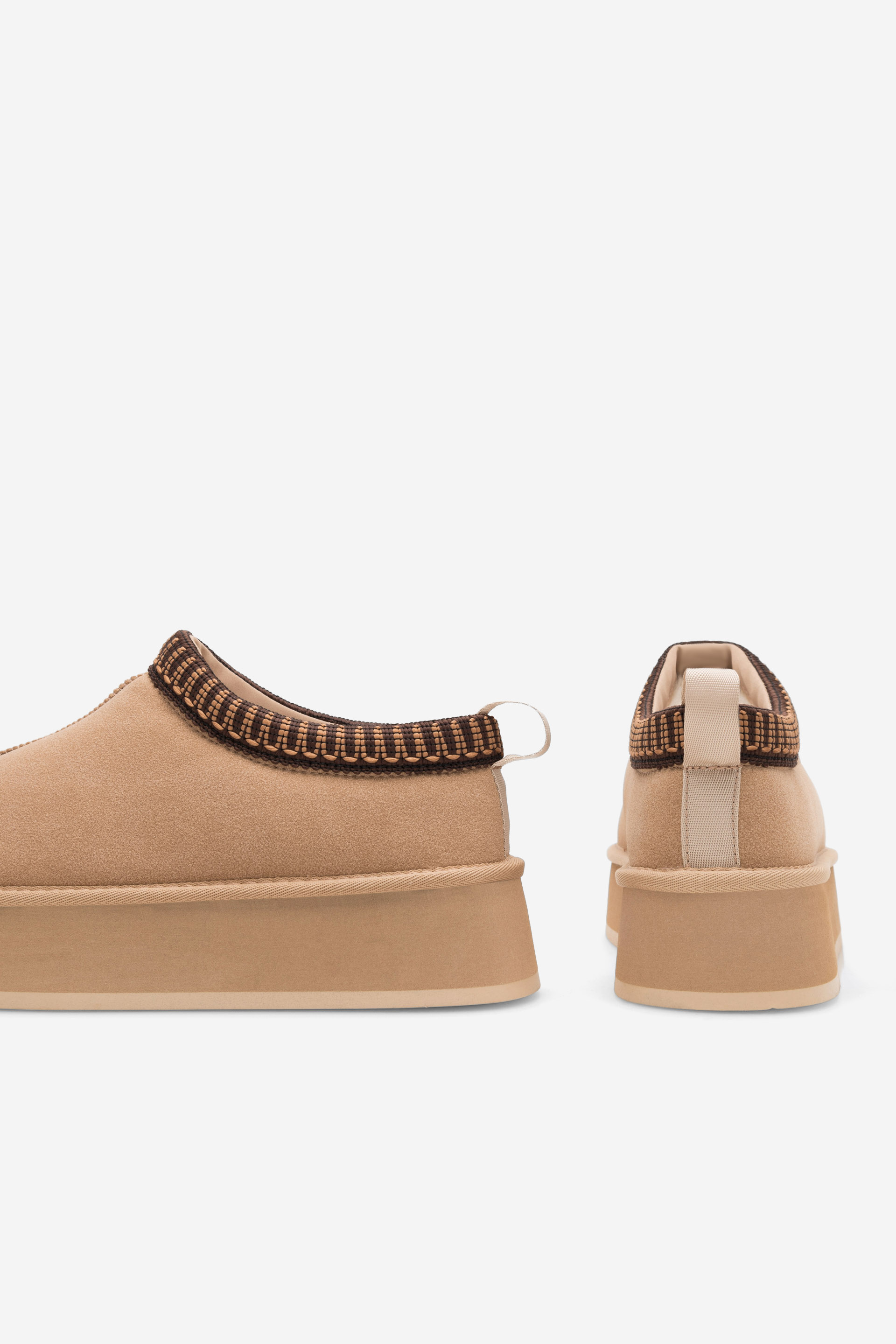 Чехли БЕЖОВ