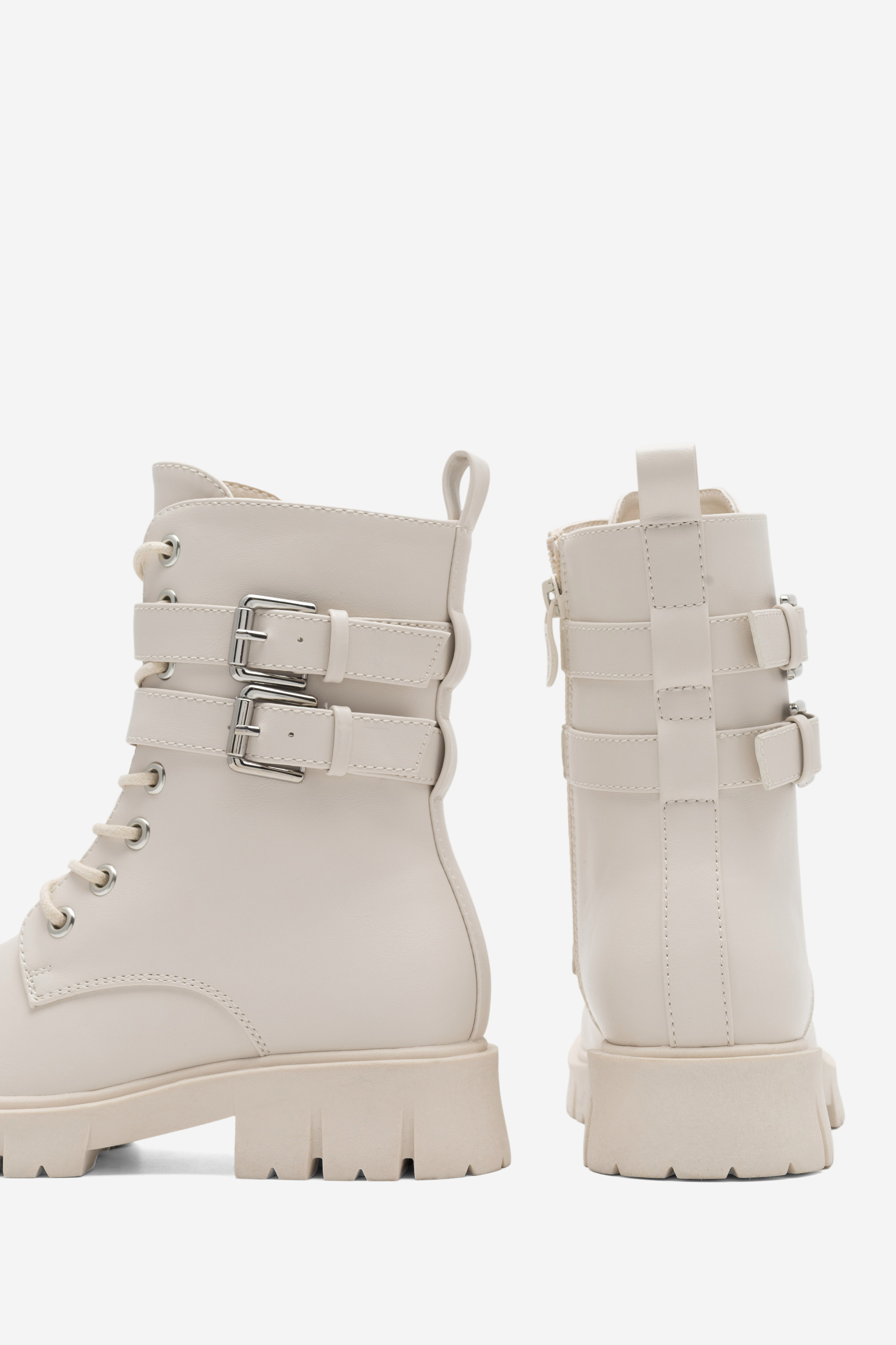 Gležnjarji z vezalkami Buff