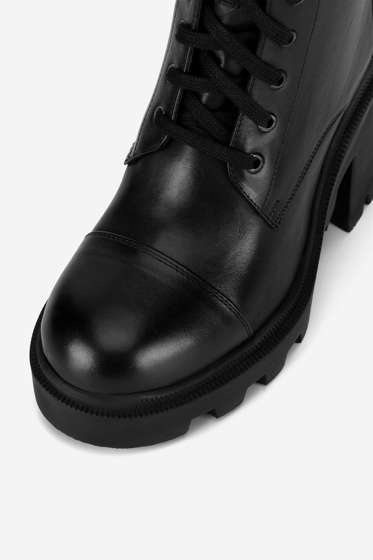 Šněrovací vyšší obuv ČERNÁ