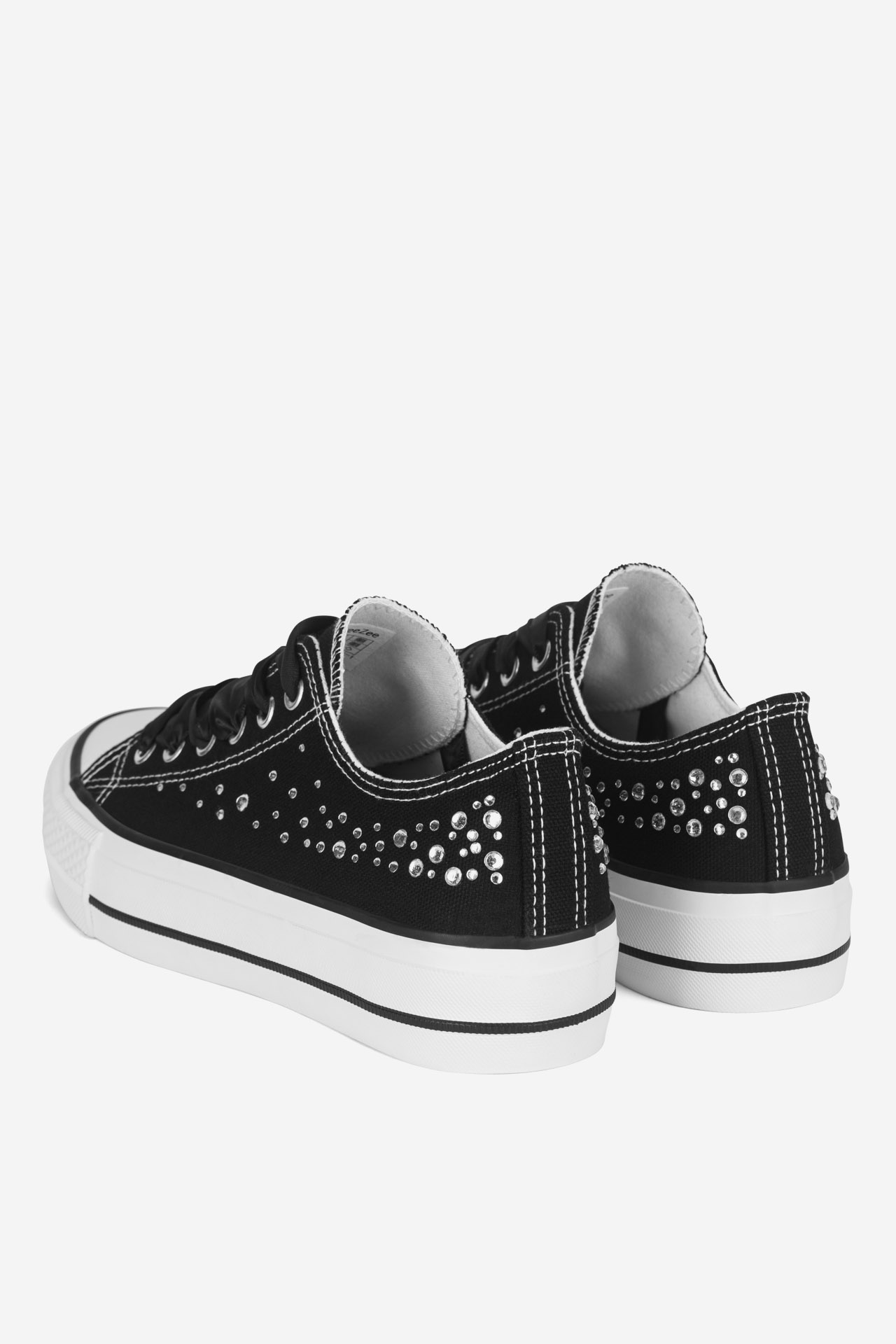 Platnene superge Črna