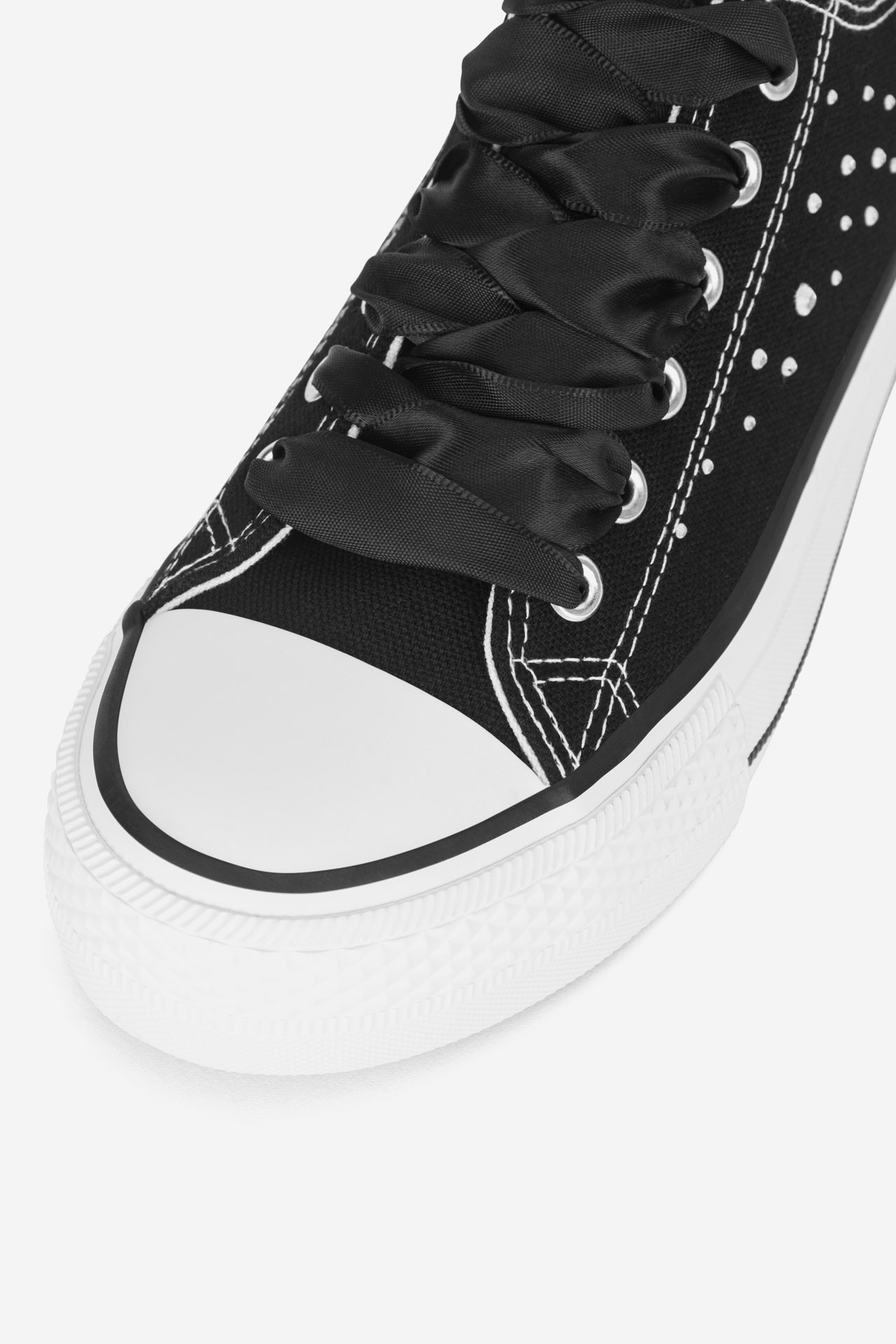 Platnene superge Črna