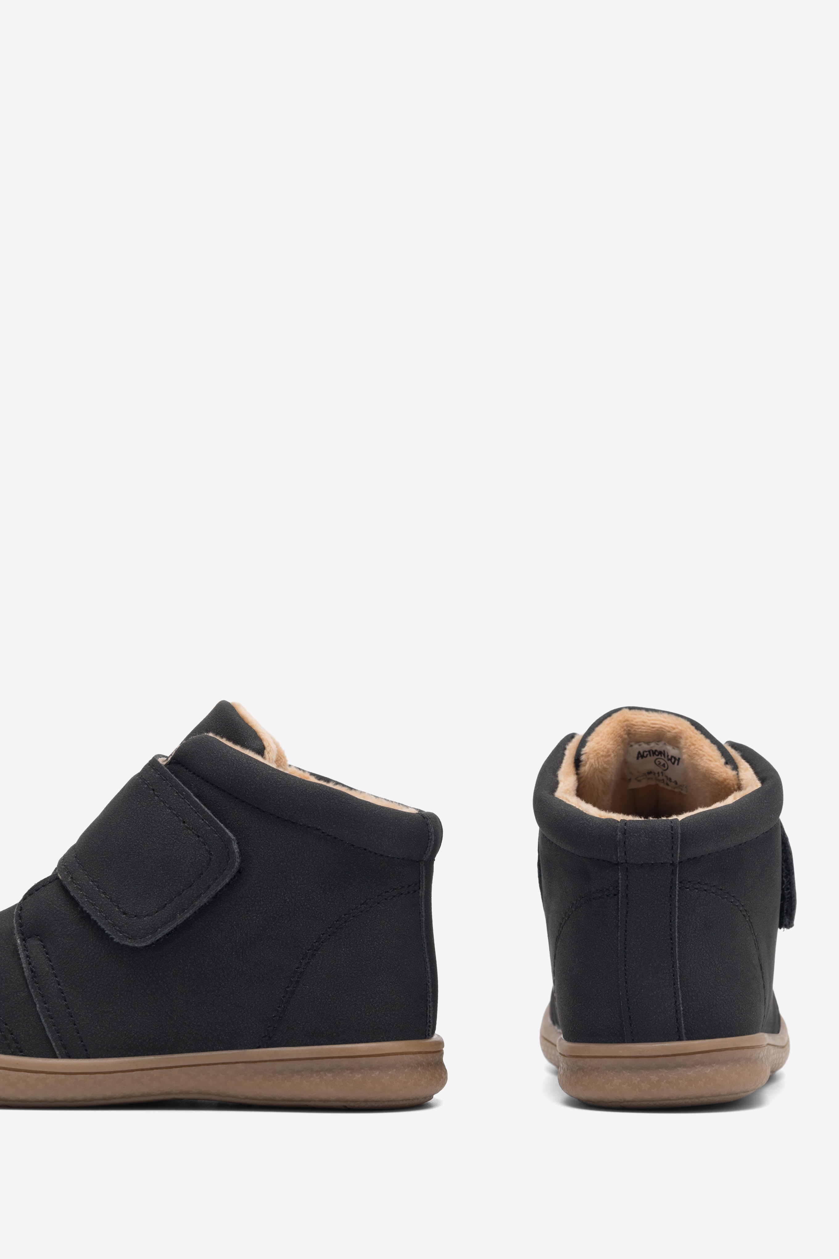 Šněrovací vyšší obuv Action Boy CM211208-9 ČERNÁ