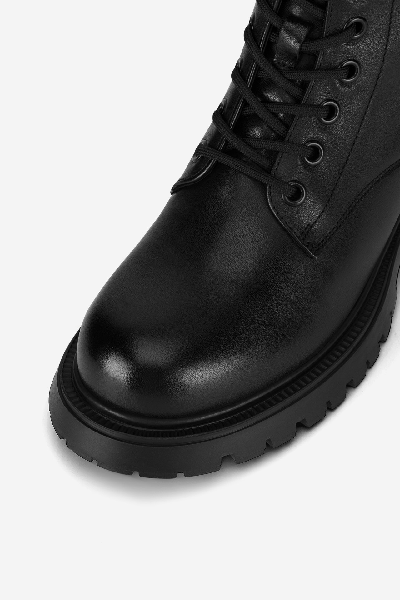 Šněrovací vyšší obuv ČERNÁ