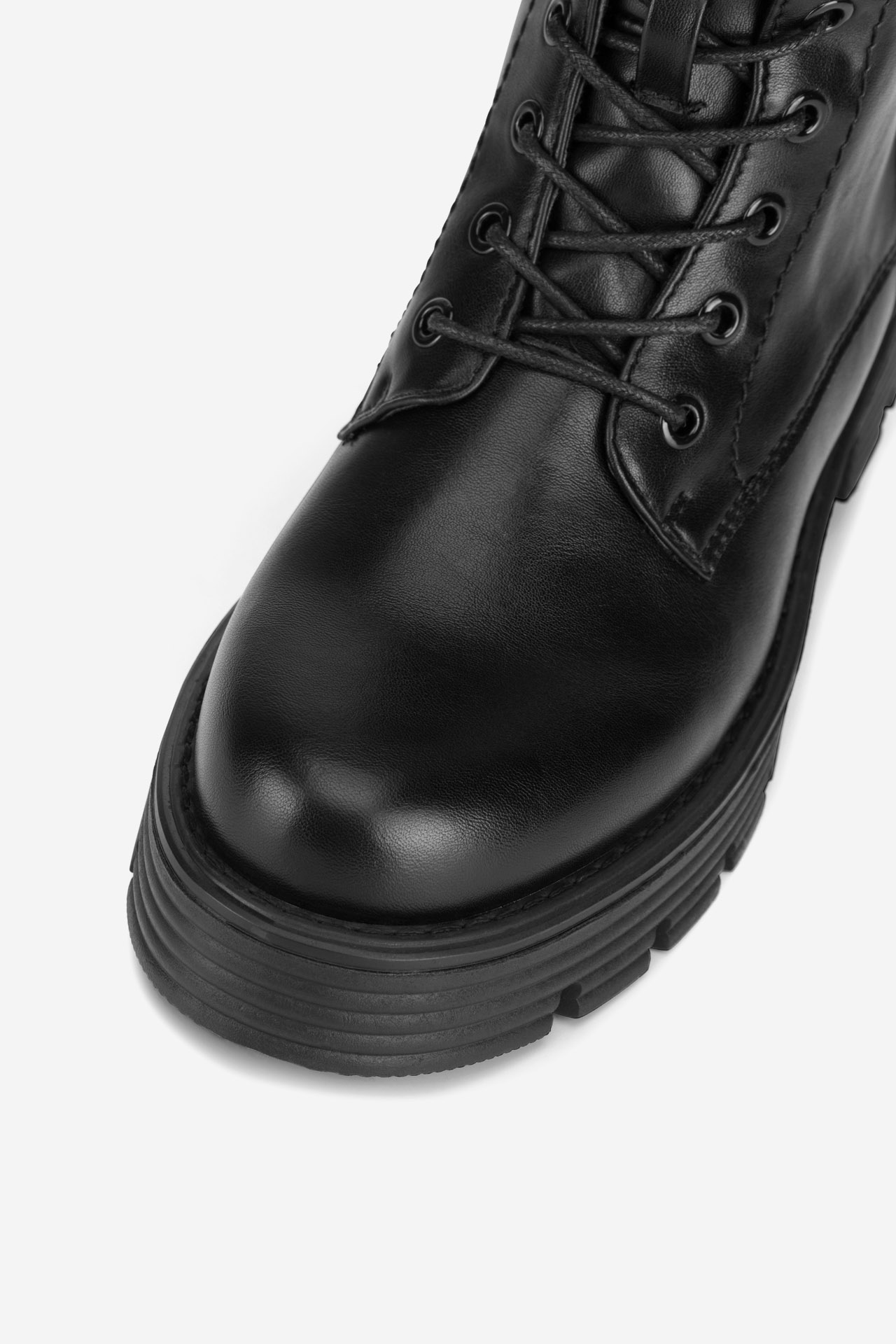 Šněrovací vyšší obuv ČERNÁ