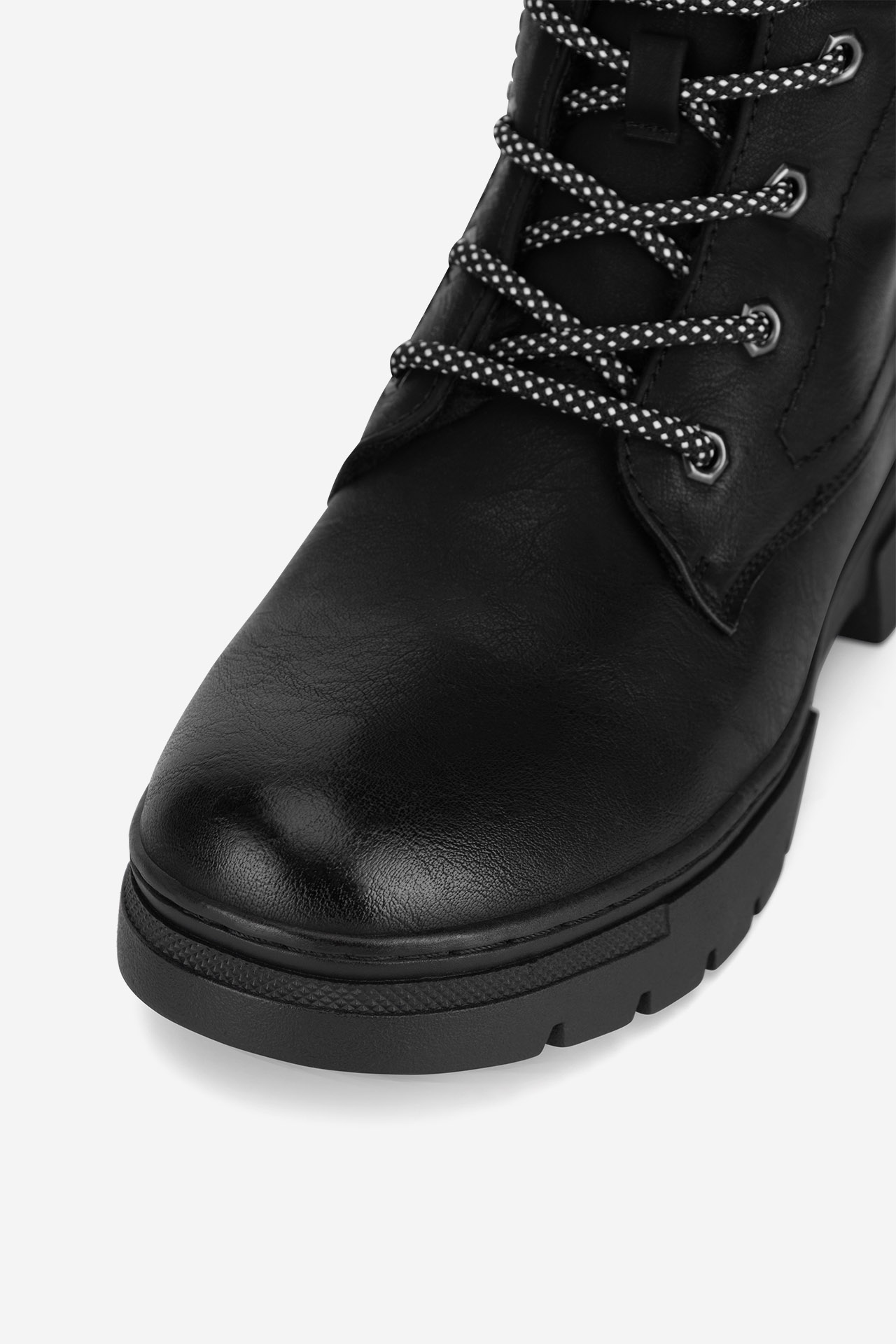 Šněrovací vyšší obuv ČERNÁ