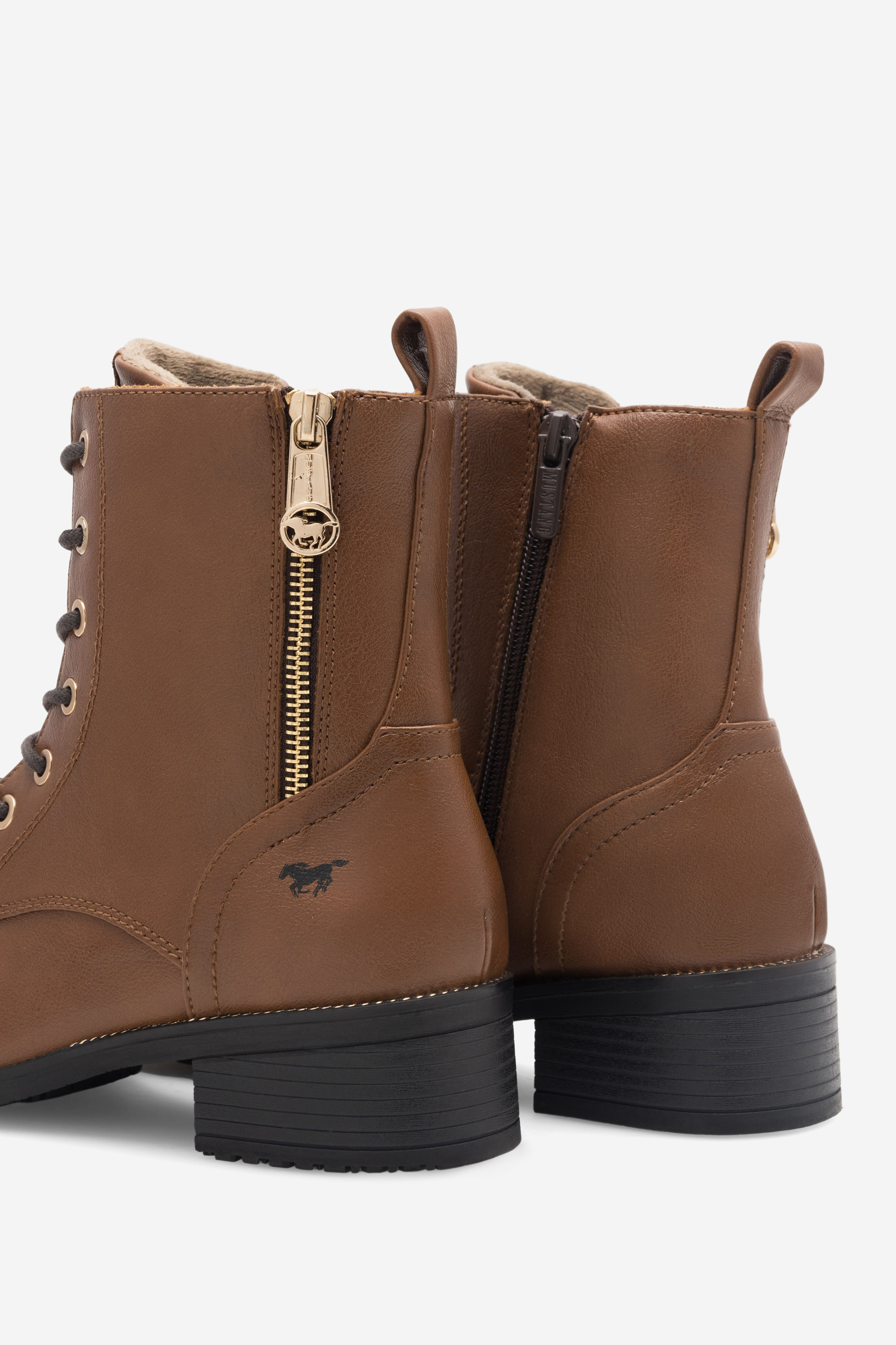 Gležnjarji z vezalkami Rjava