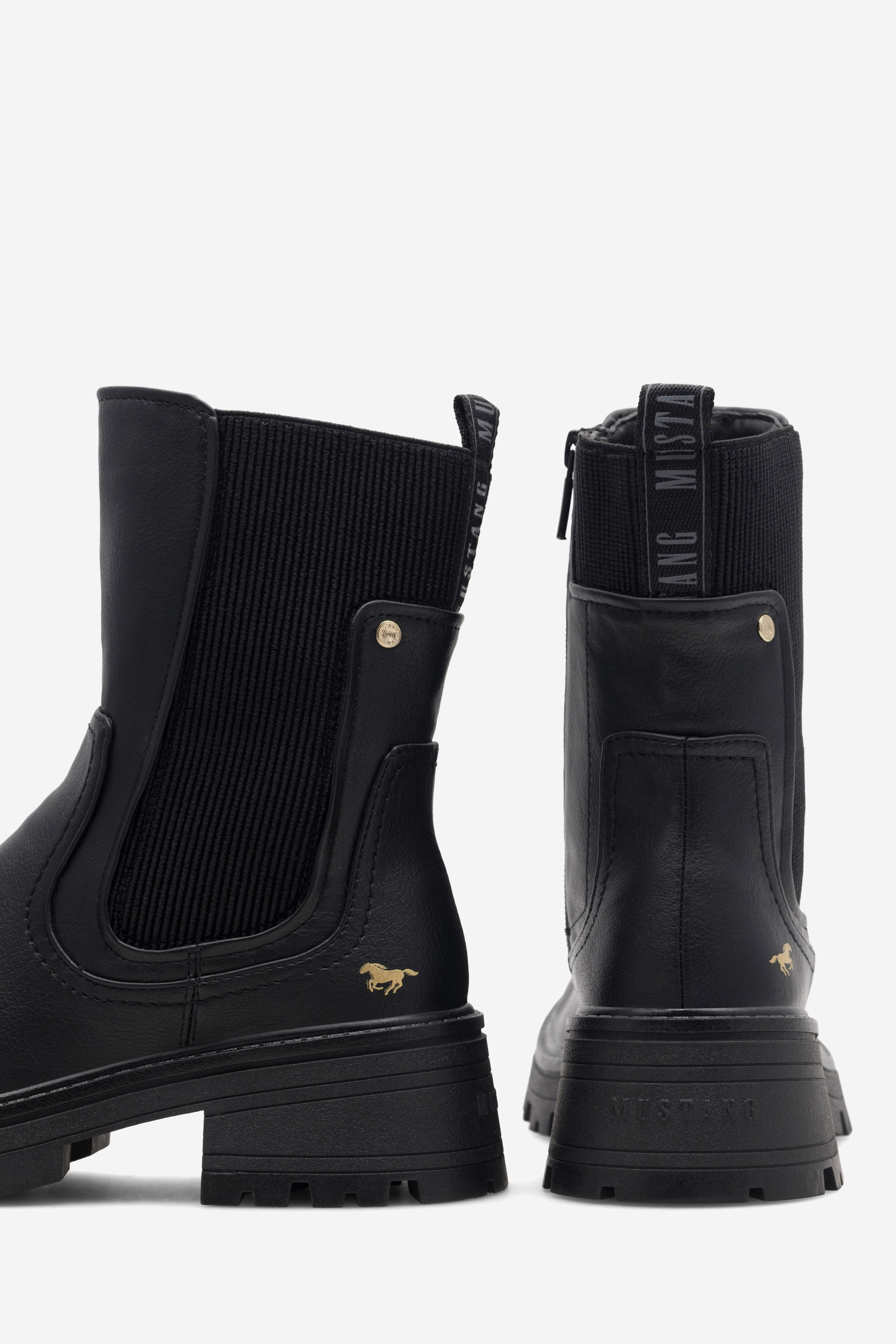 Gležnjarji chelsea Črna