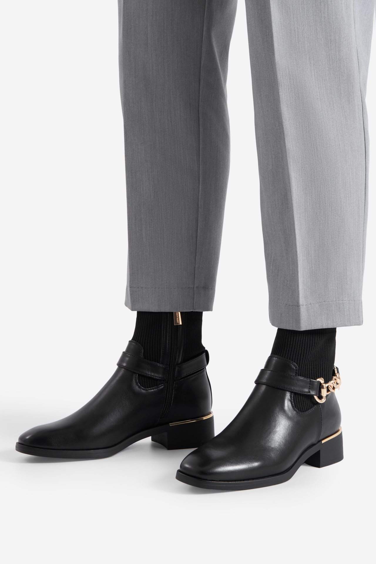 Kotníková obuv ČERNÁ