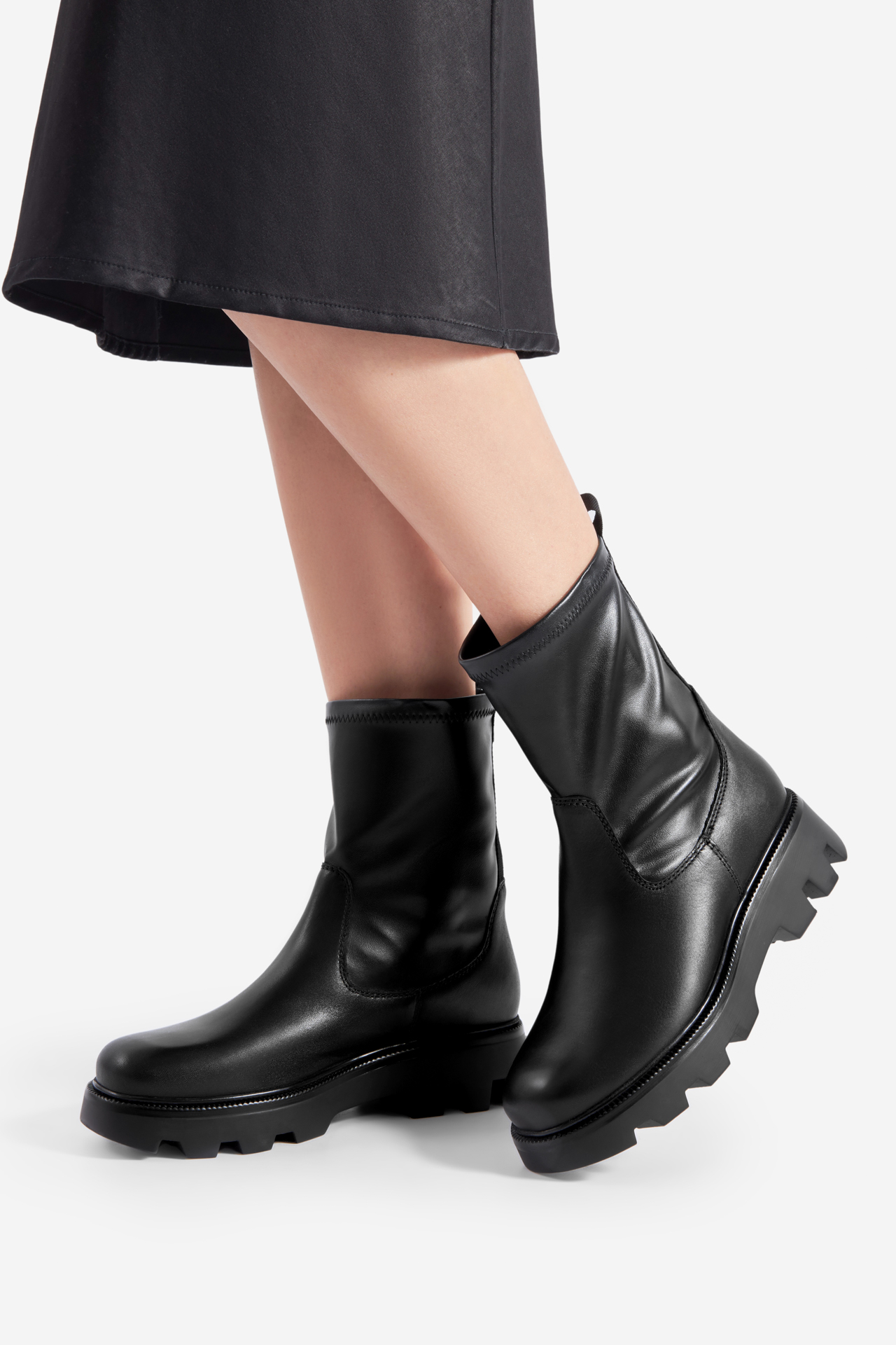 Kotníková obuv ČERNÁ