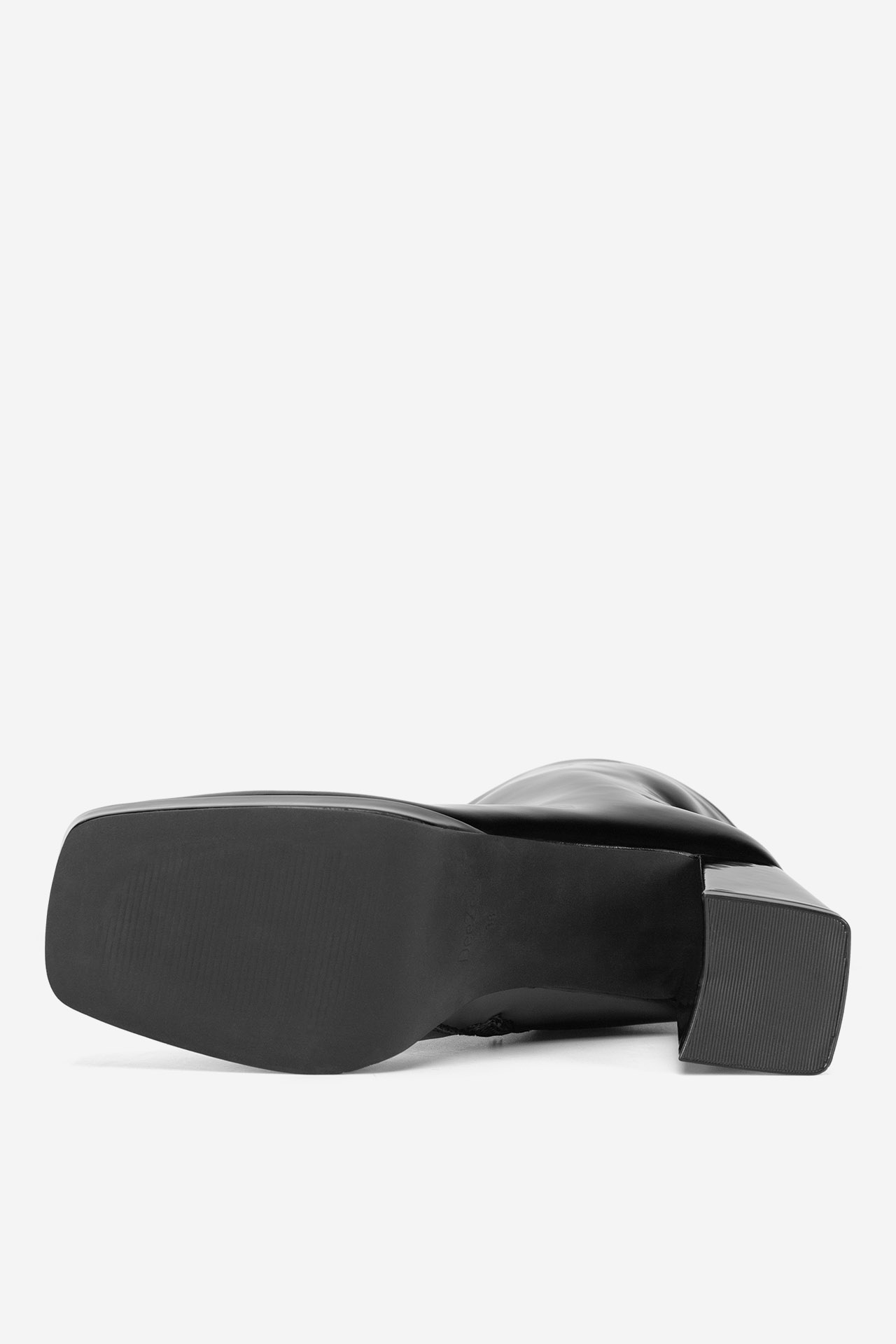 Kotníková obuv ČERNÁ