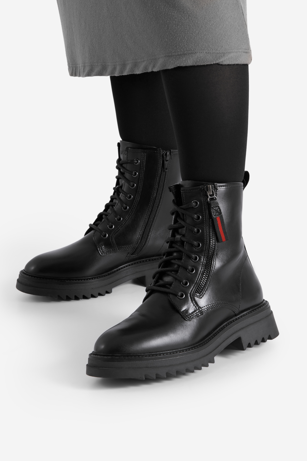 Šněrovací vyšší obuv ČERNÁ