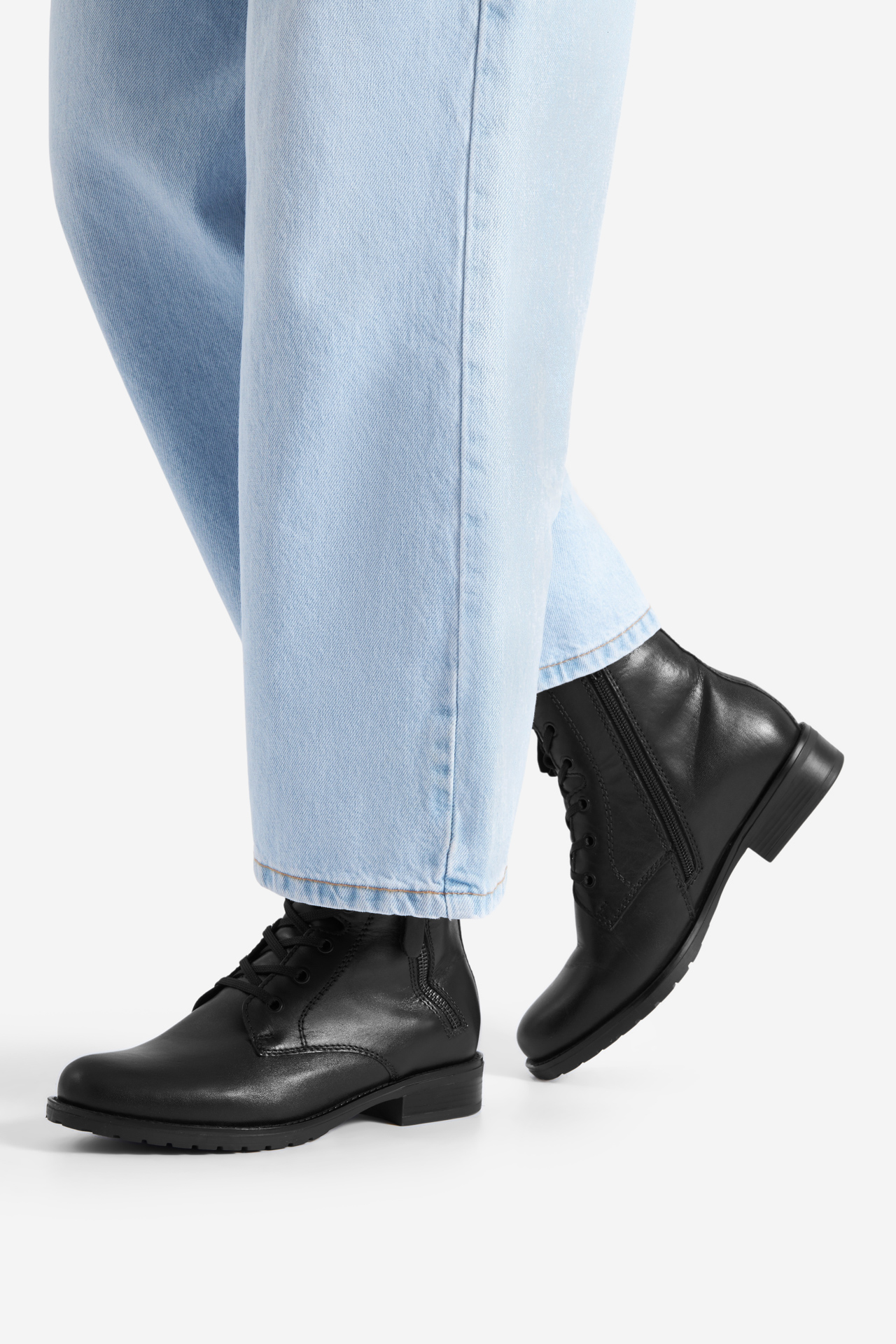 Šněrovací vyšší obuv ČERNÁ