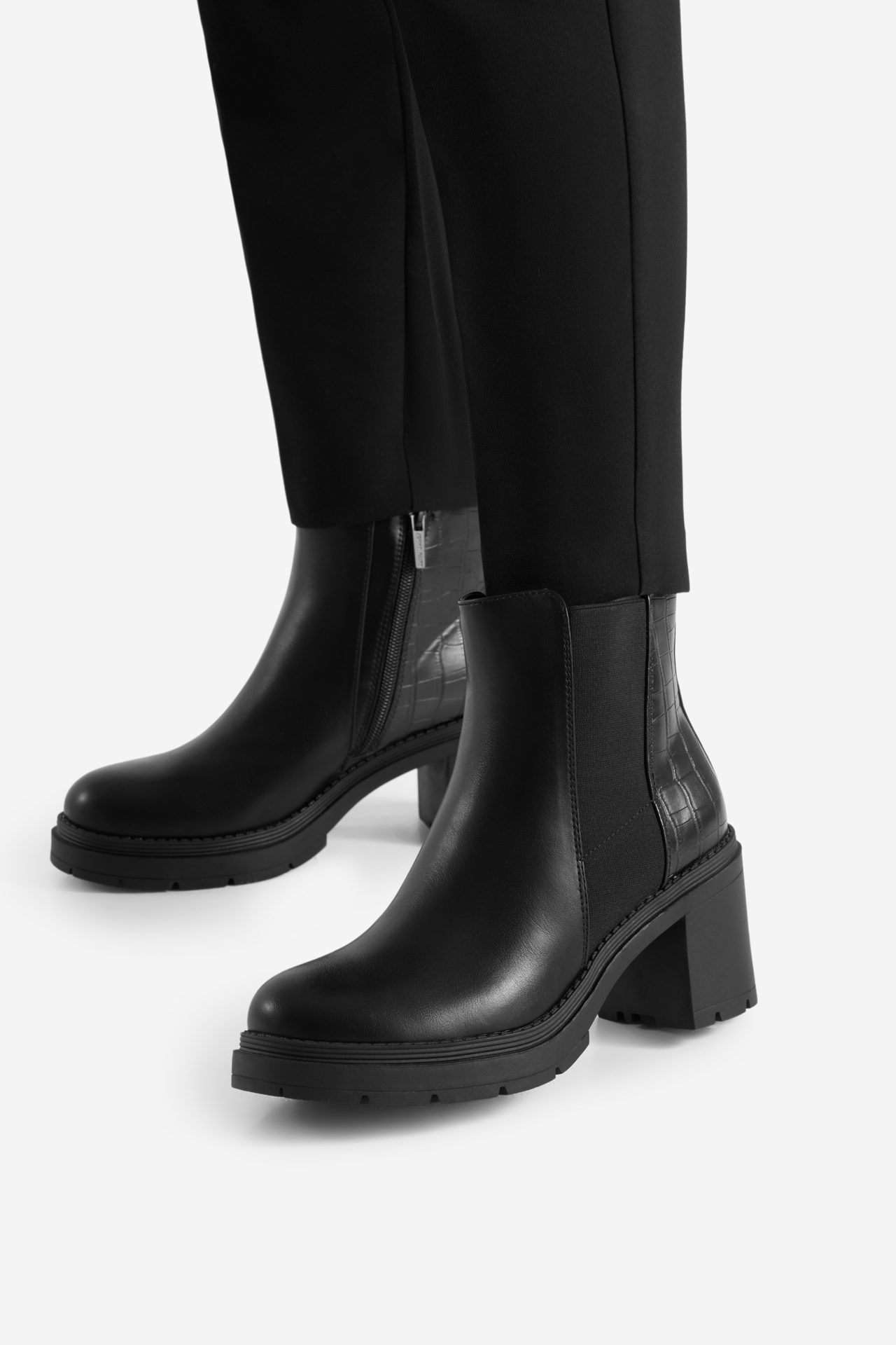 Kotníková obuv ČERNÁ