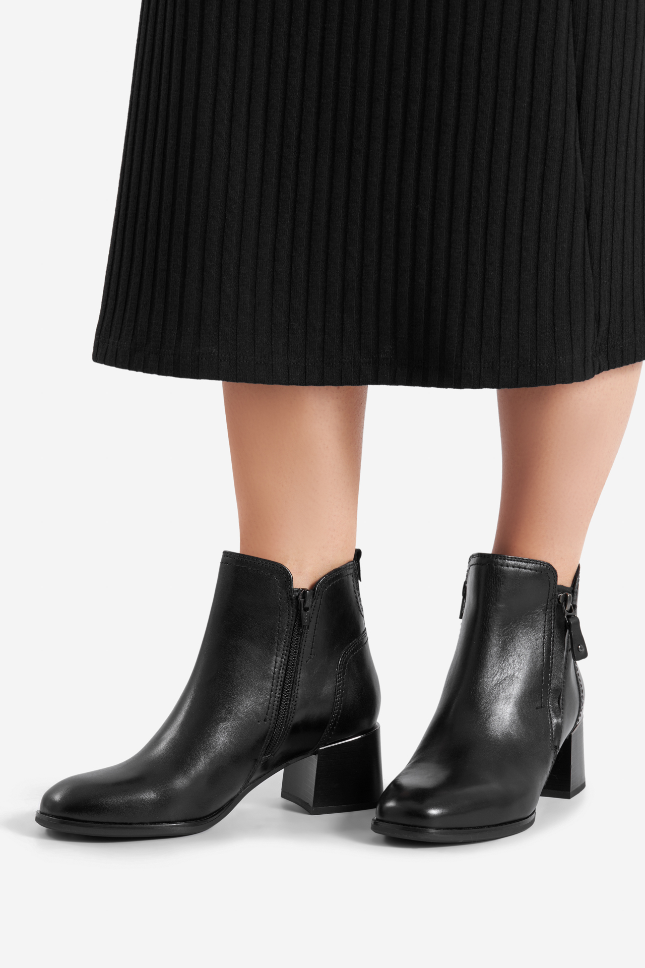 Kotníková obuv ČERNÁ