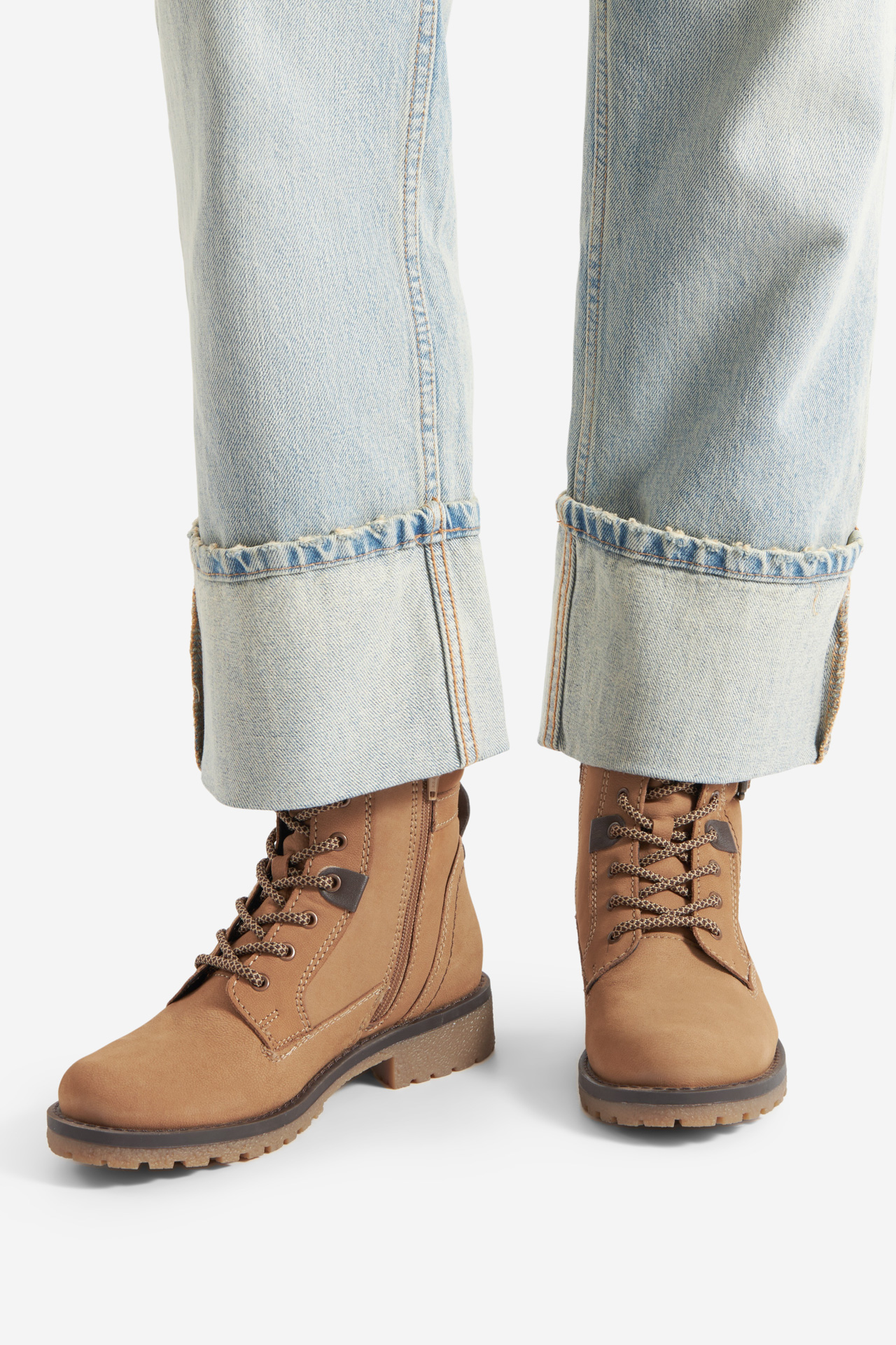 Šněrovací vyšší obuv CAMEL