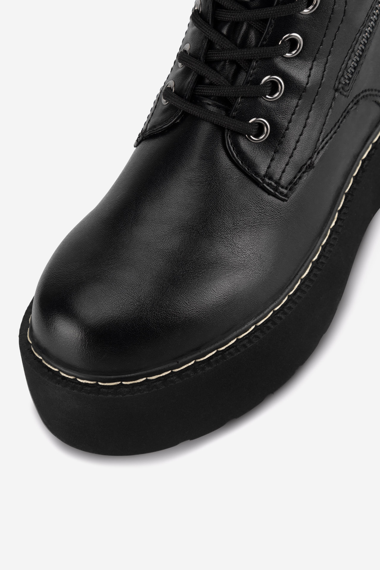 Gležnjarji z vezalkami Črna