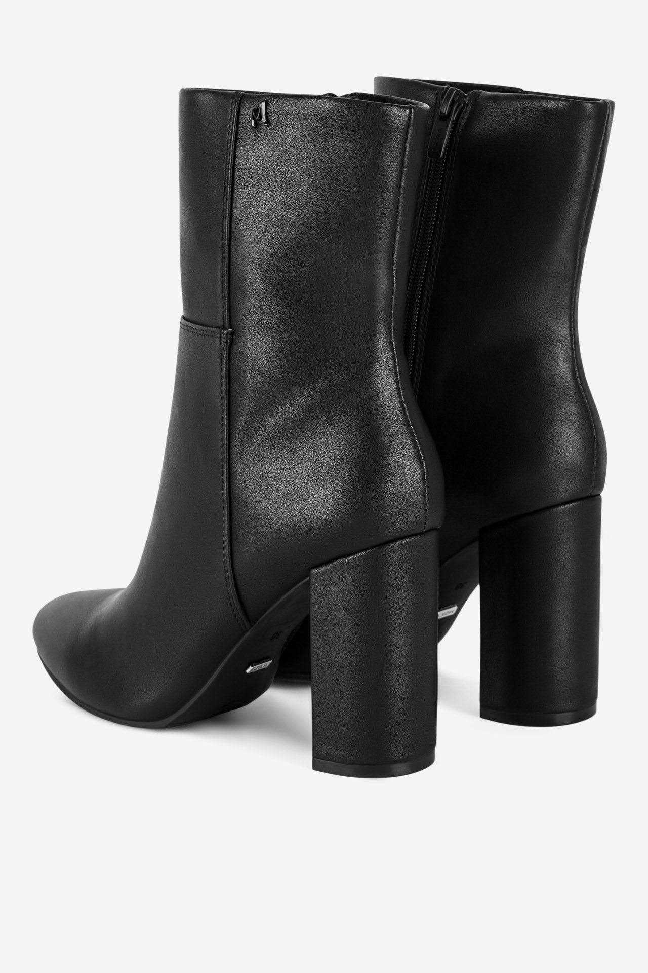 Kotníková obuv ČERNÁ