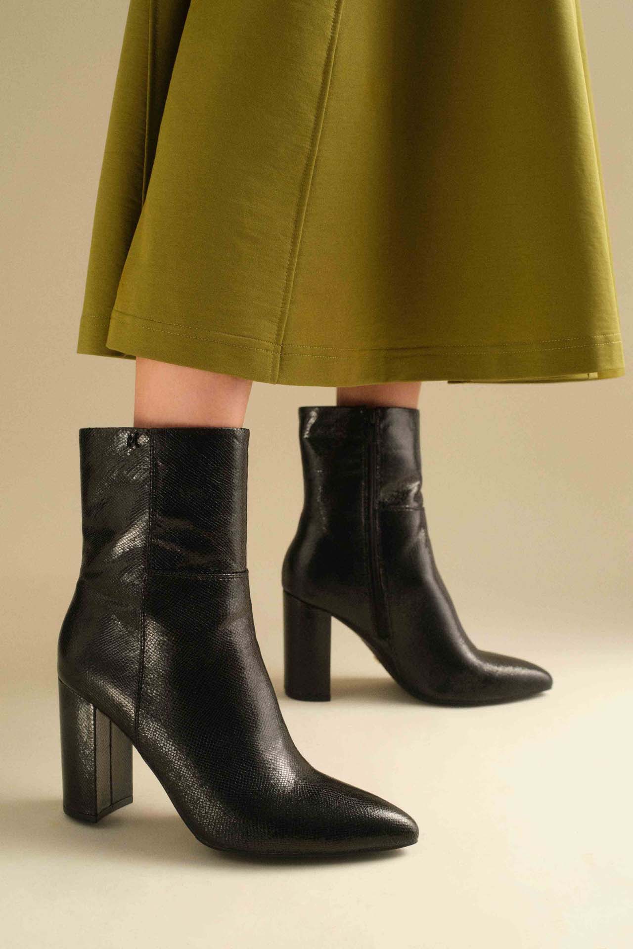 Kotníková obuv ČERNÁ