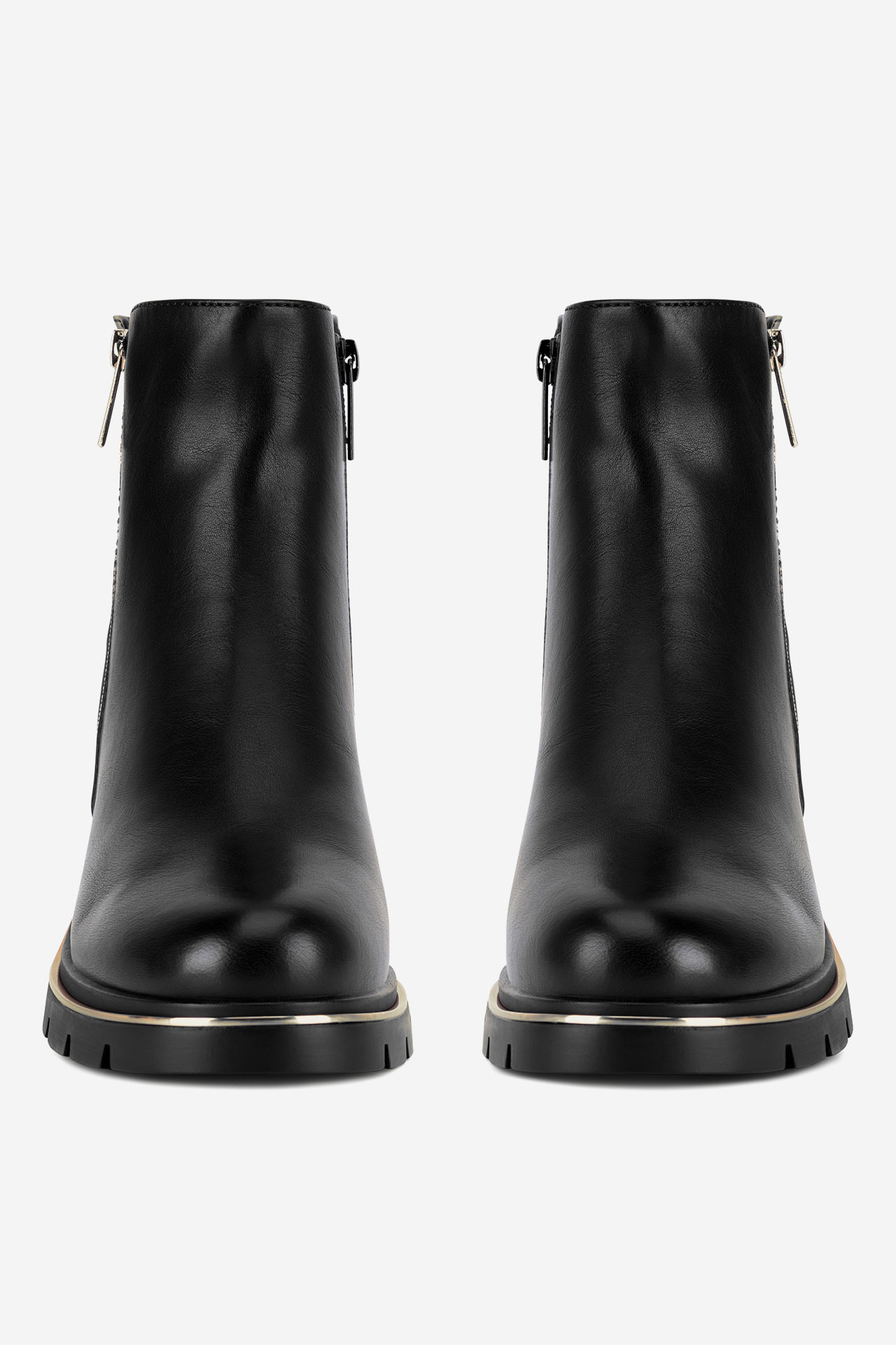 Škornji Črna