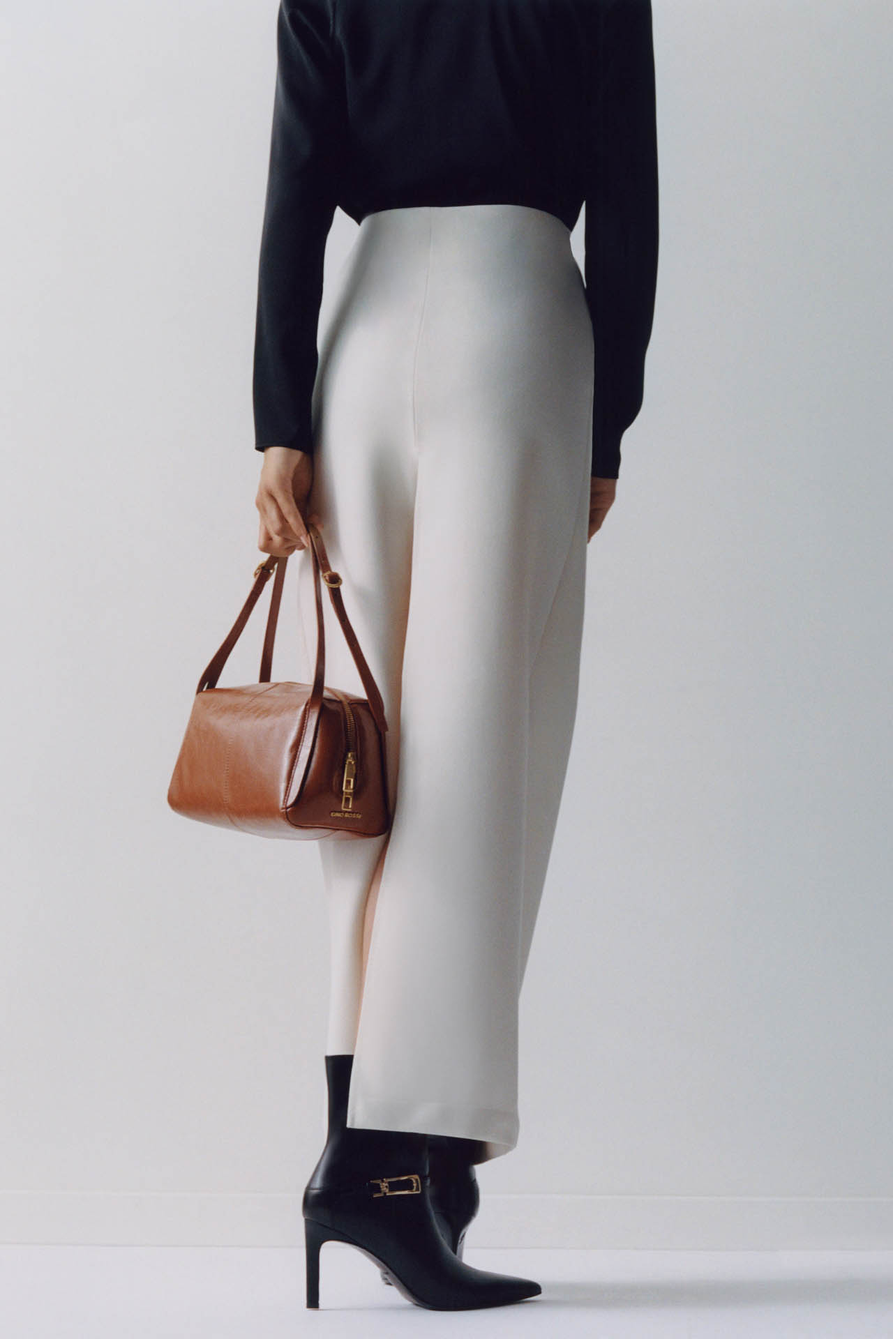 Kotníková obuv ČERNÁ