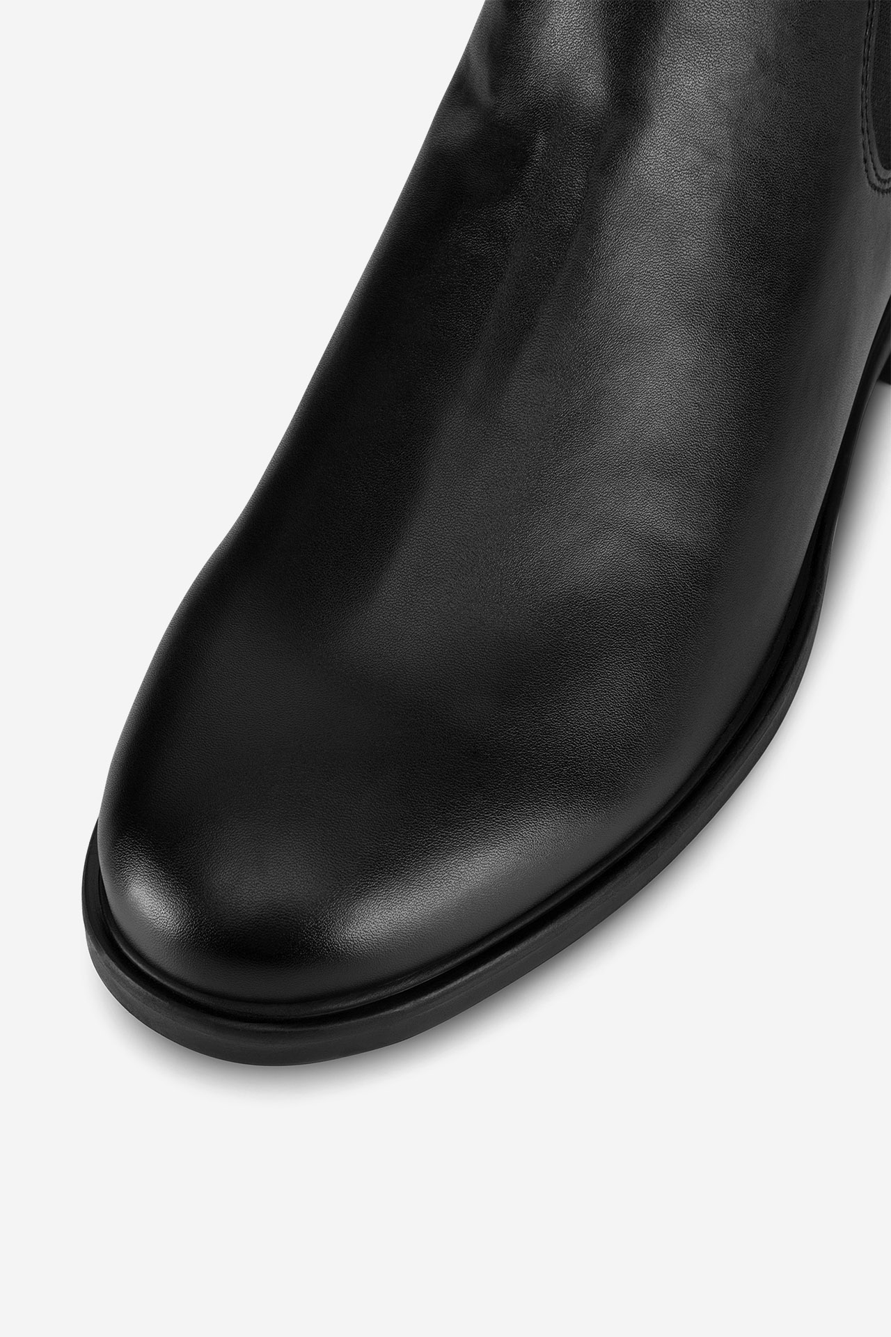 Gležnjarji chelsea Črna