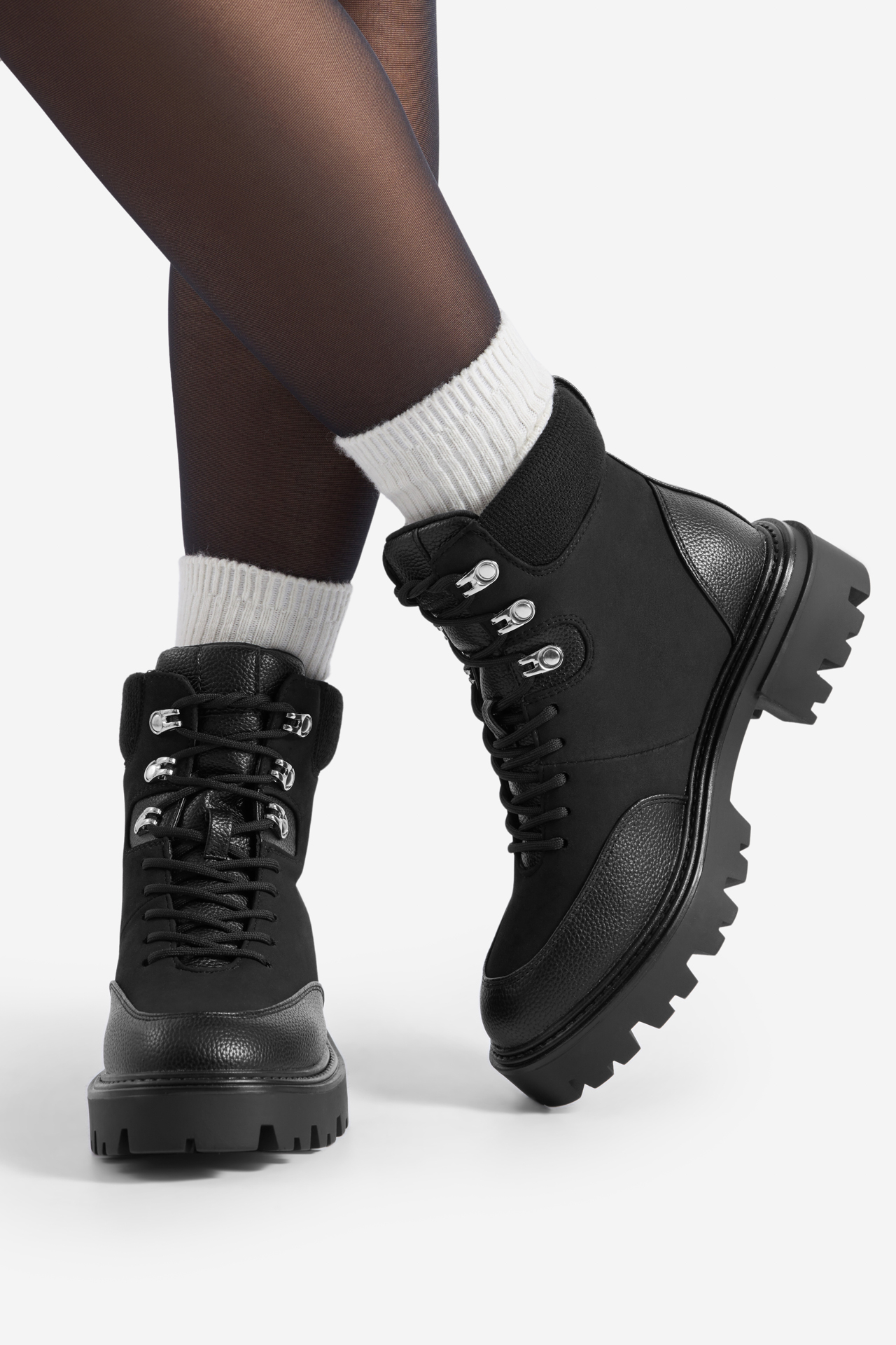 Šněrovací vyšší obuv ČERNÁ